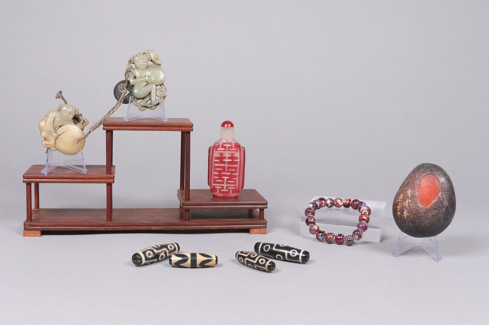 Lots Chinese items ungraded: Lots Chinese items.