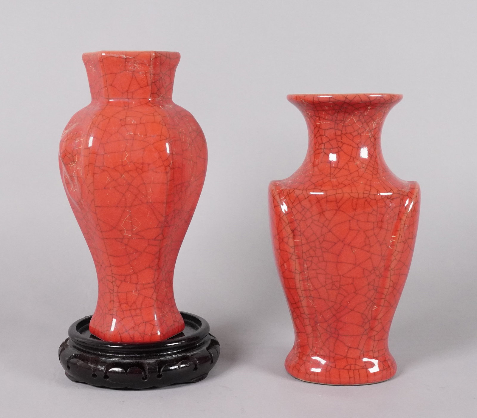 Lots Chinese red vase: Lots Chinese red vase. H: 8.8" x W: 4.8."