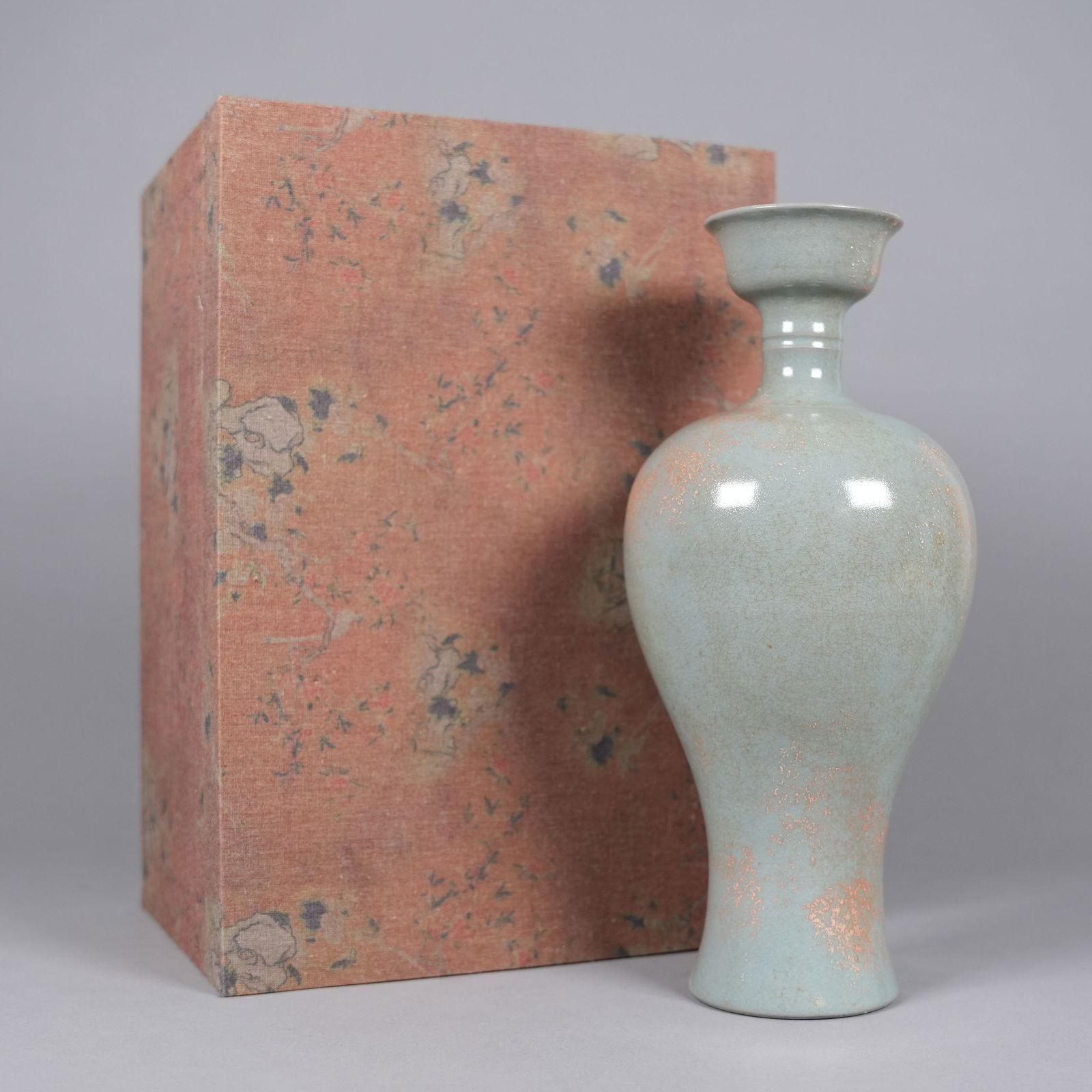 Chinese fine celadon vase with box (1 of 7)