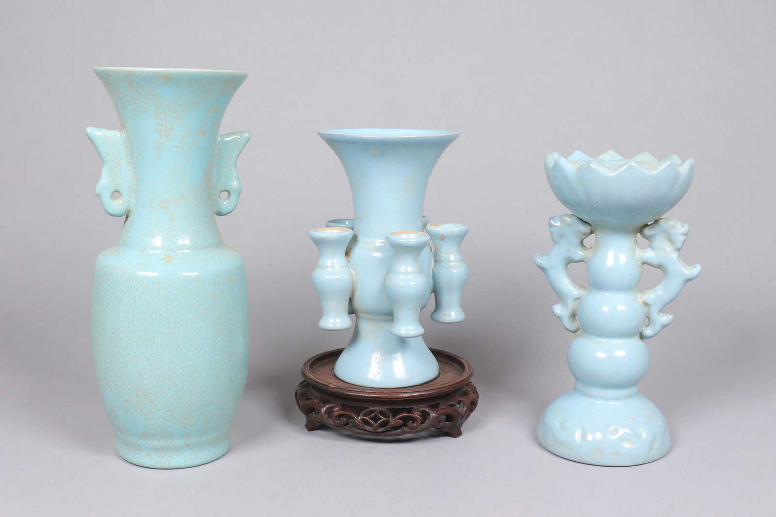 Lots Chinese celadon vase: Lots Chinese celadon vase.