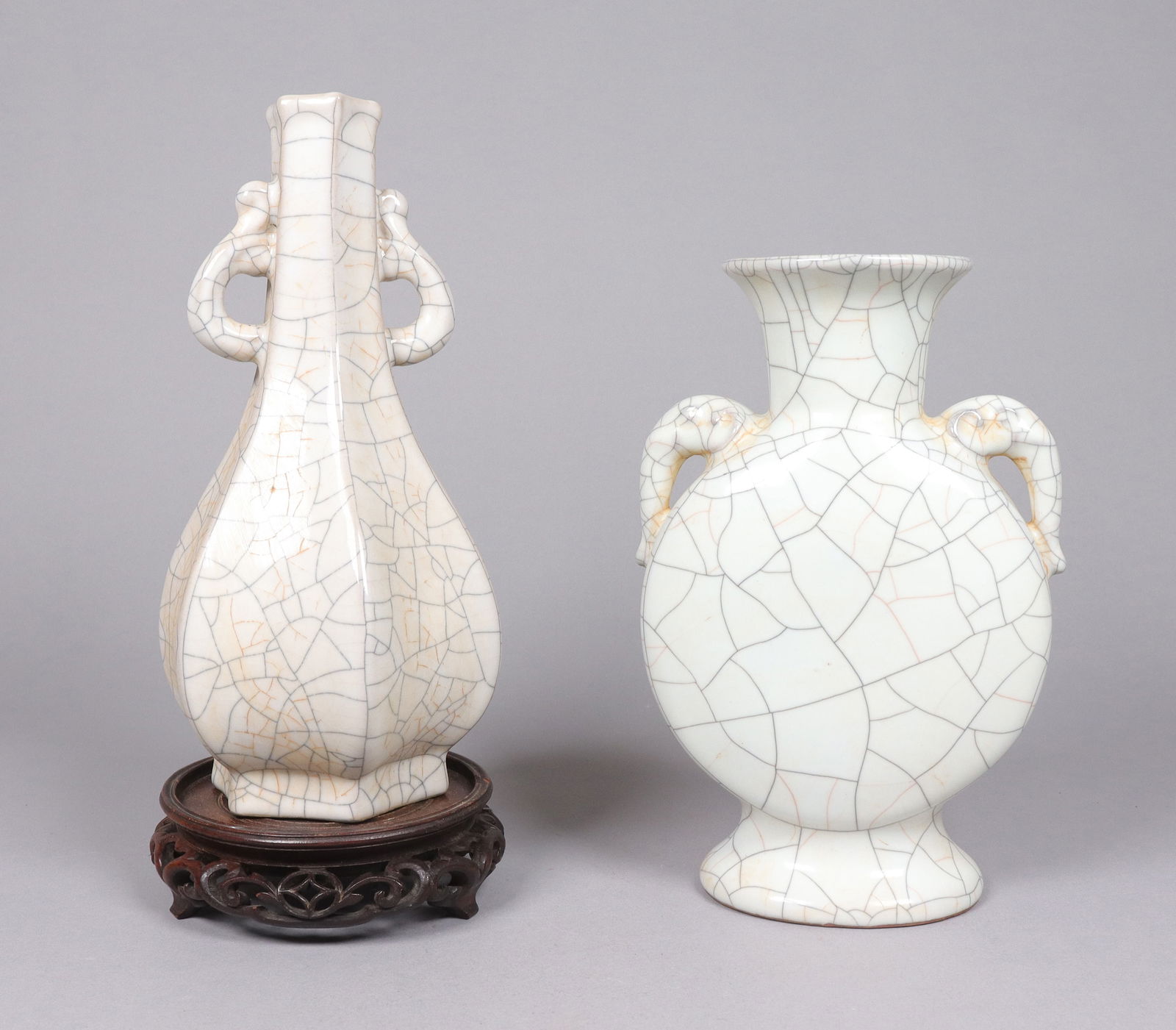 Lots Chinese fine vase: Lots Chinese fine vase, largest H: 8.1" x W: 5.25."