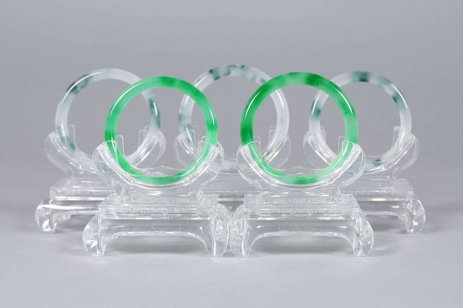 Lots Chinese apple green bangles: Lots Chinese apple green bangles.