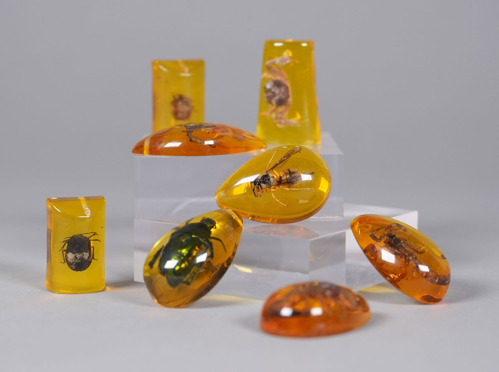 Lots fine composite items: Lots fine composite items.