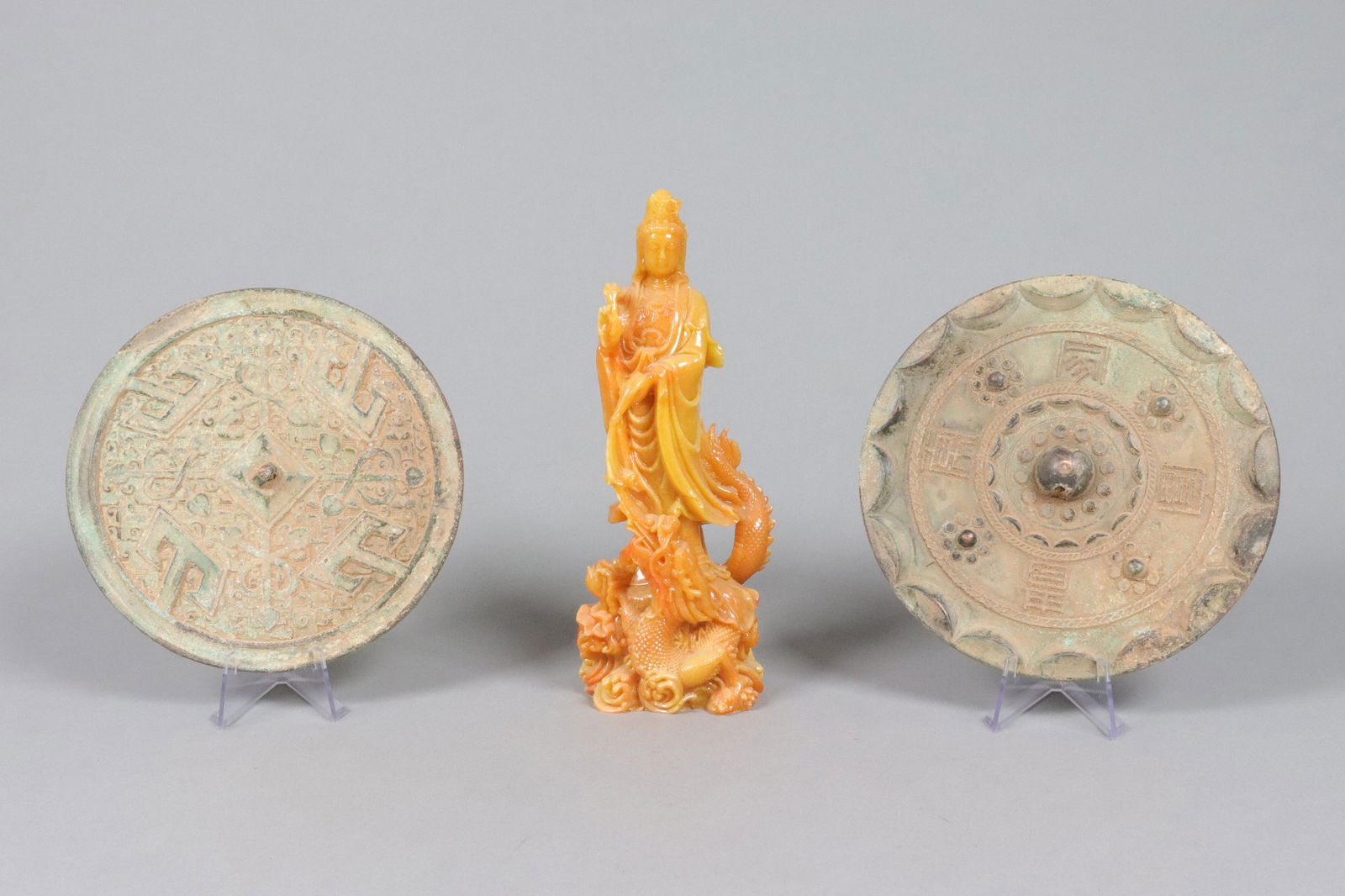 Lots Chinese items: Lots Chinese items.