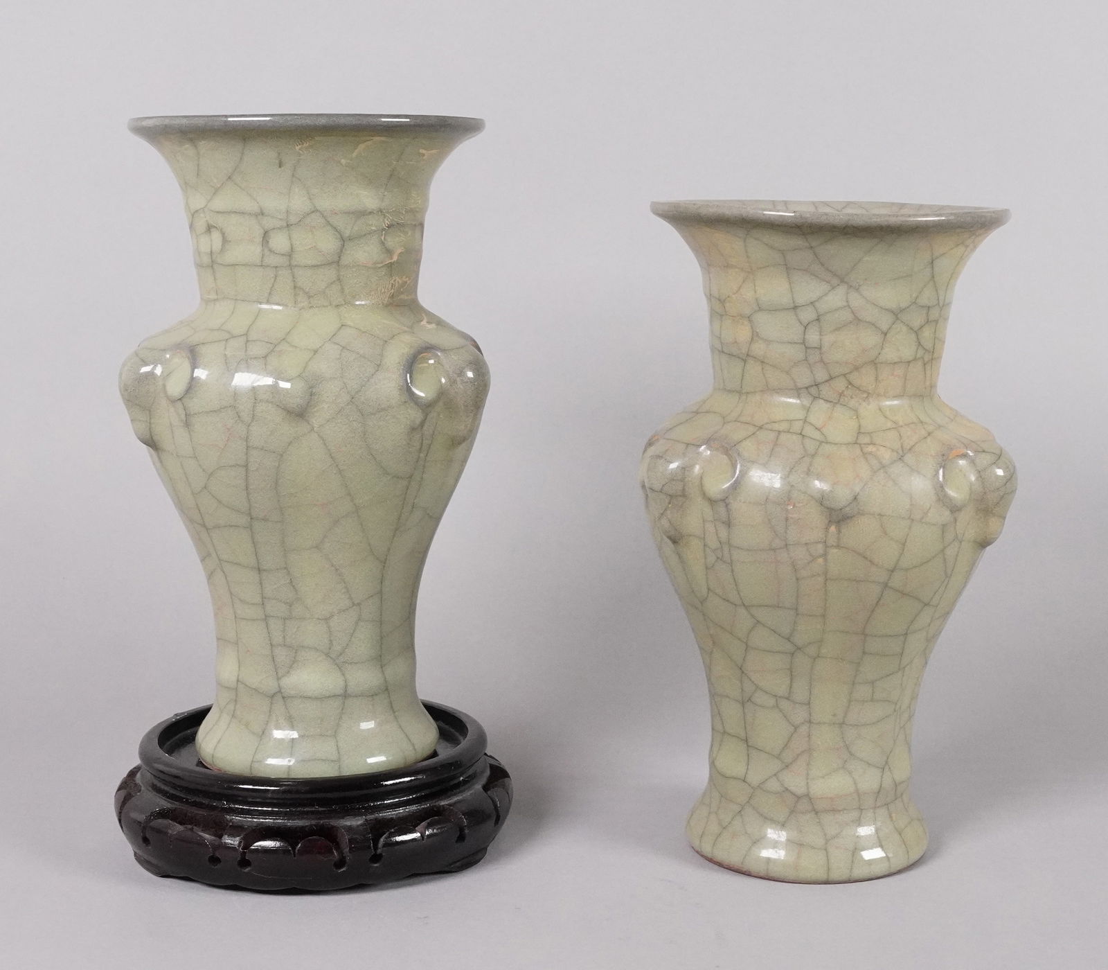 Lots Chinese crackled vase: Lots Chinese fine crackled vase, largest H: 8.2" x W: 5.1."