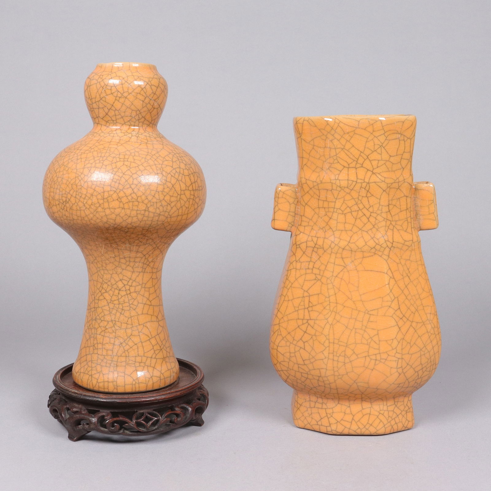 Lots Chinese crackled vase: Lots Chinese fine crackled vase. H: 9" x W: 5."