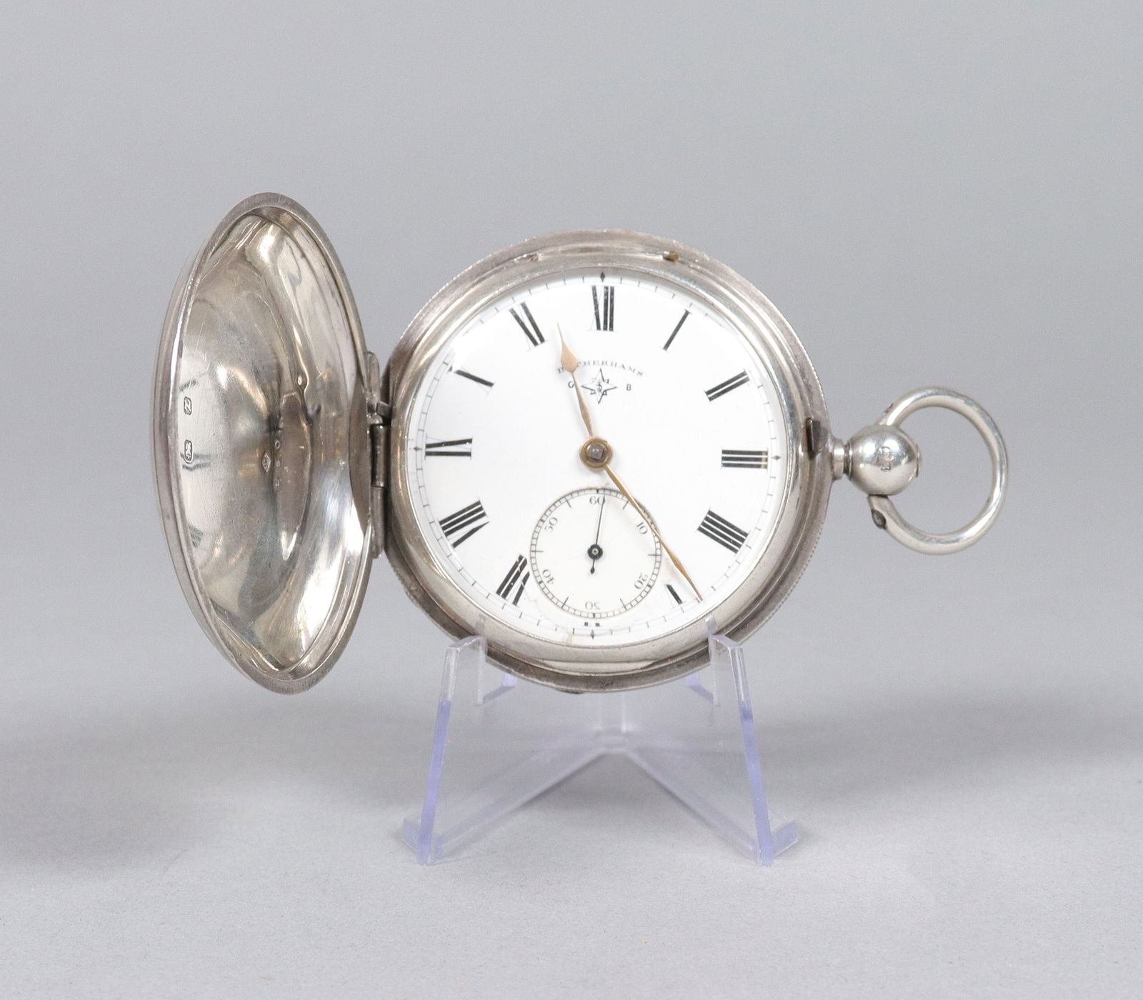 A vintage pocket watch: A vintage pocket watch, as is condition. From an estate.