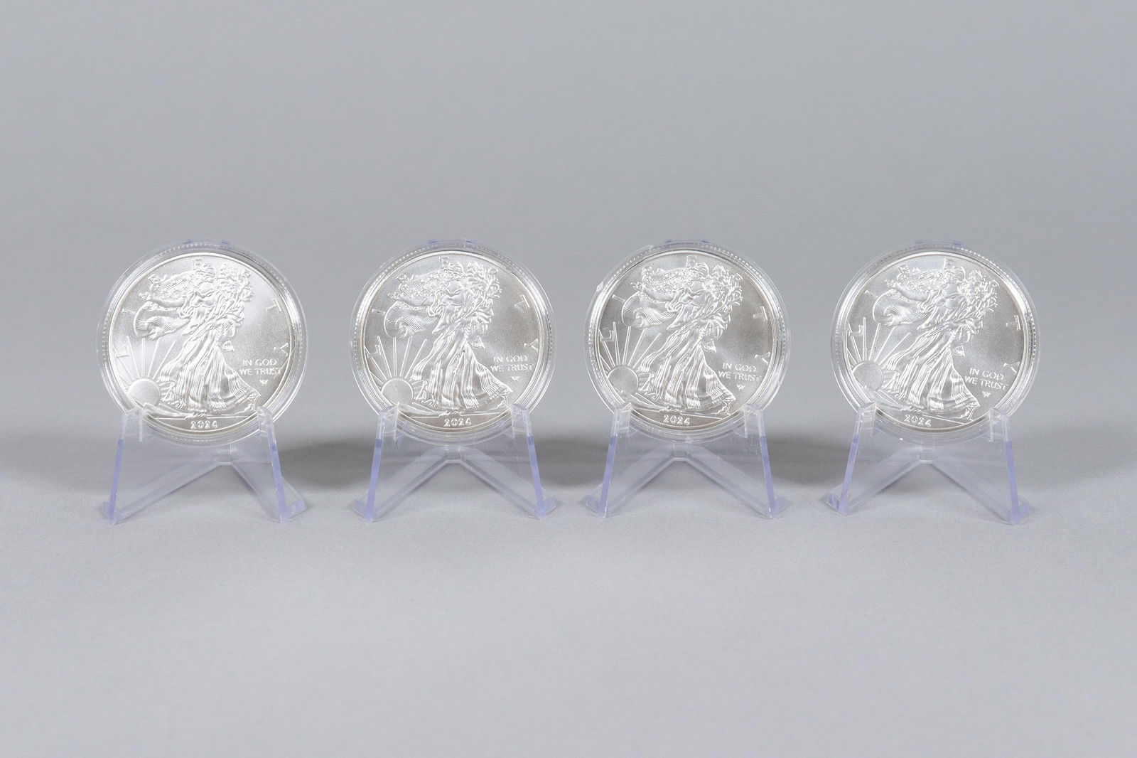 Lots American coins ungraded: Lots American coins, ungraded or authenticated. Ungraded, and all sales are final. No return. We do not guarantee any markings, material, letters, age, or grading.