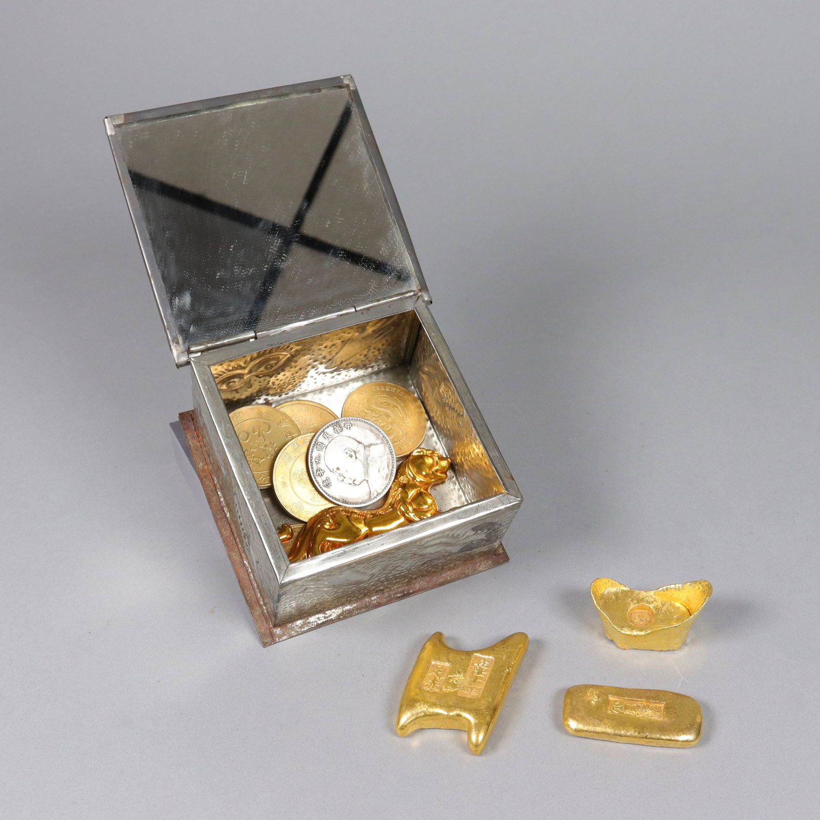 Lots Chinese ingots and coins ungraded (1 of 7)