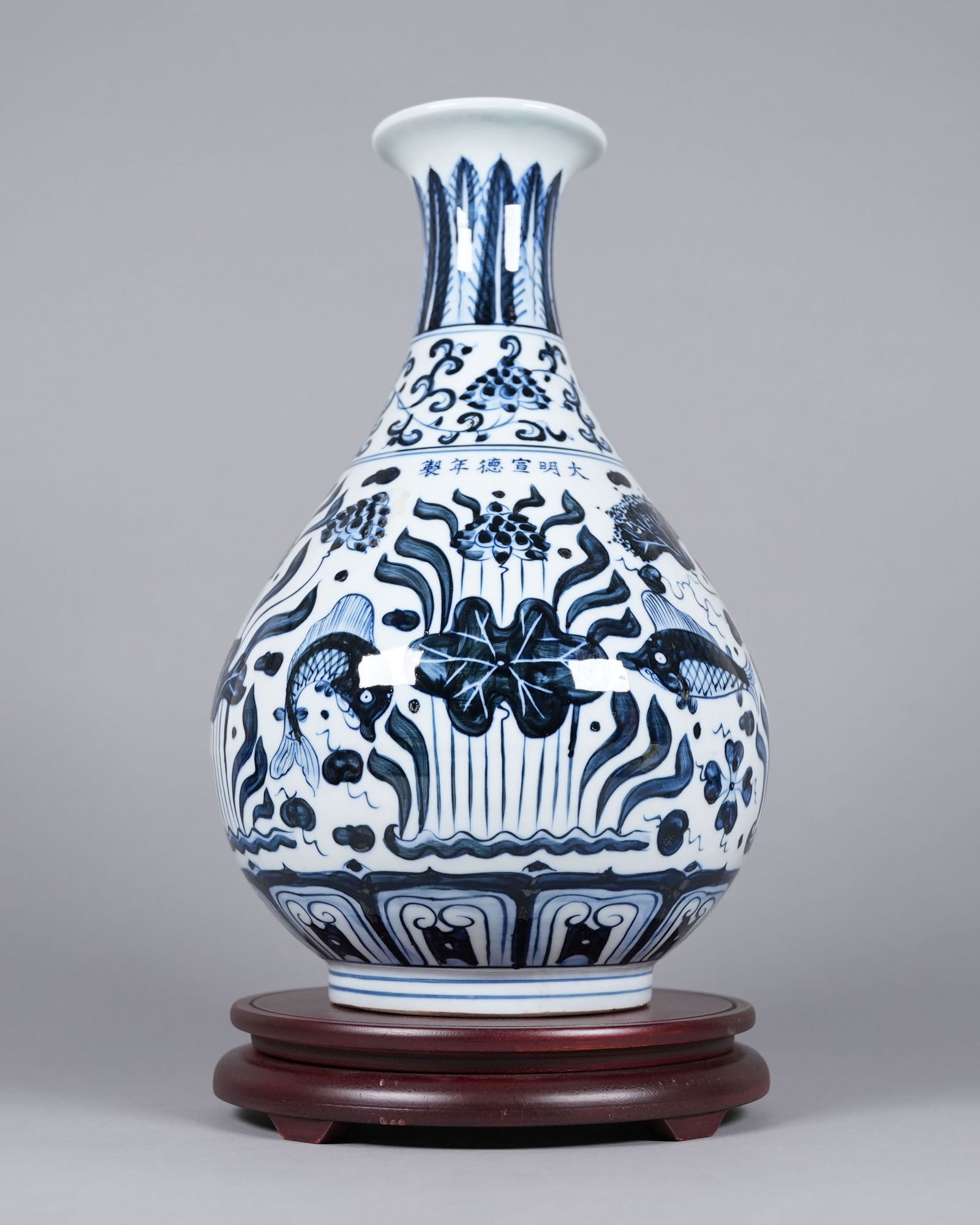 Chinese large b/w fine vase (1 of 7)