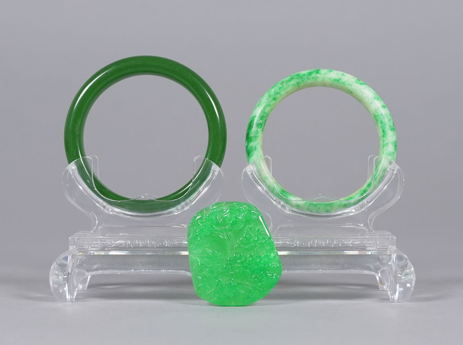 Lots Chinese fine carvings: Lots Chinese fine carvings.