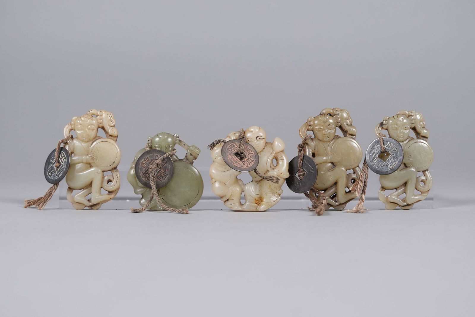 Lots Chinese jade carvings (1 of 6)