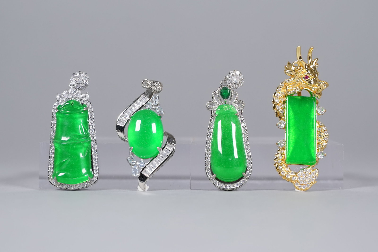 Lots Chinese apple green pendants: Lots Chinese apple green pendants.