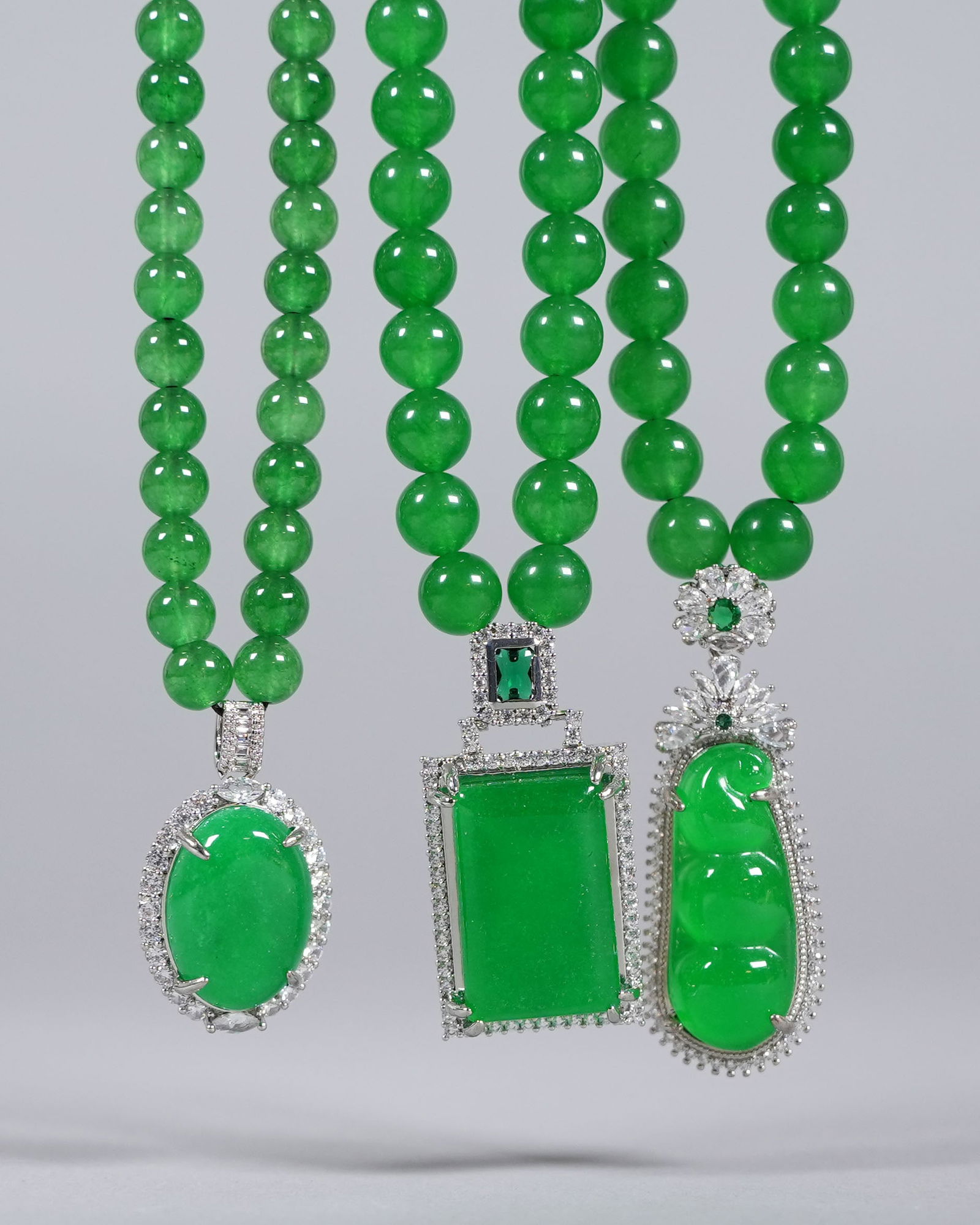 Lots Chinese apple green pendants: Lots Chinese apple green pendants necklace.