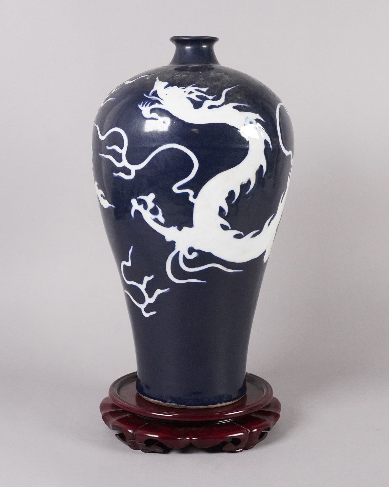 Chinese tall blue dragon vase (1 of 6)