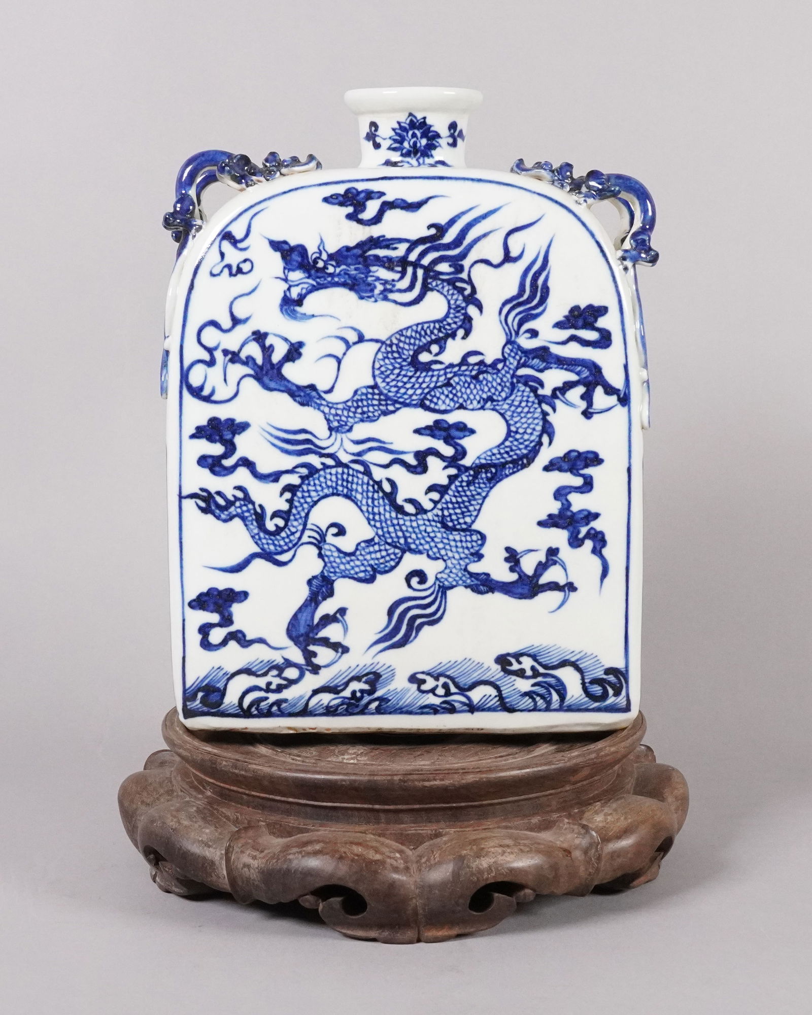 Chinese b/w dragon flask vase (1 of 7)