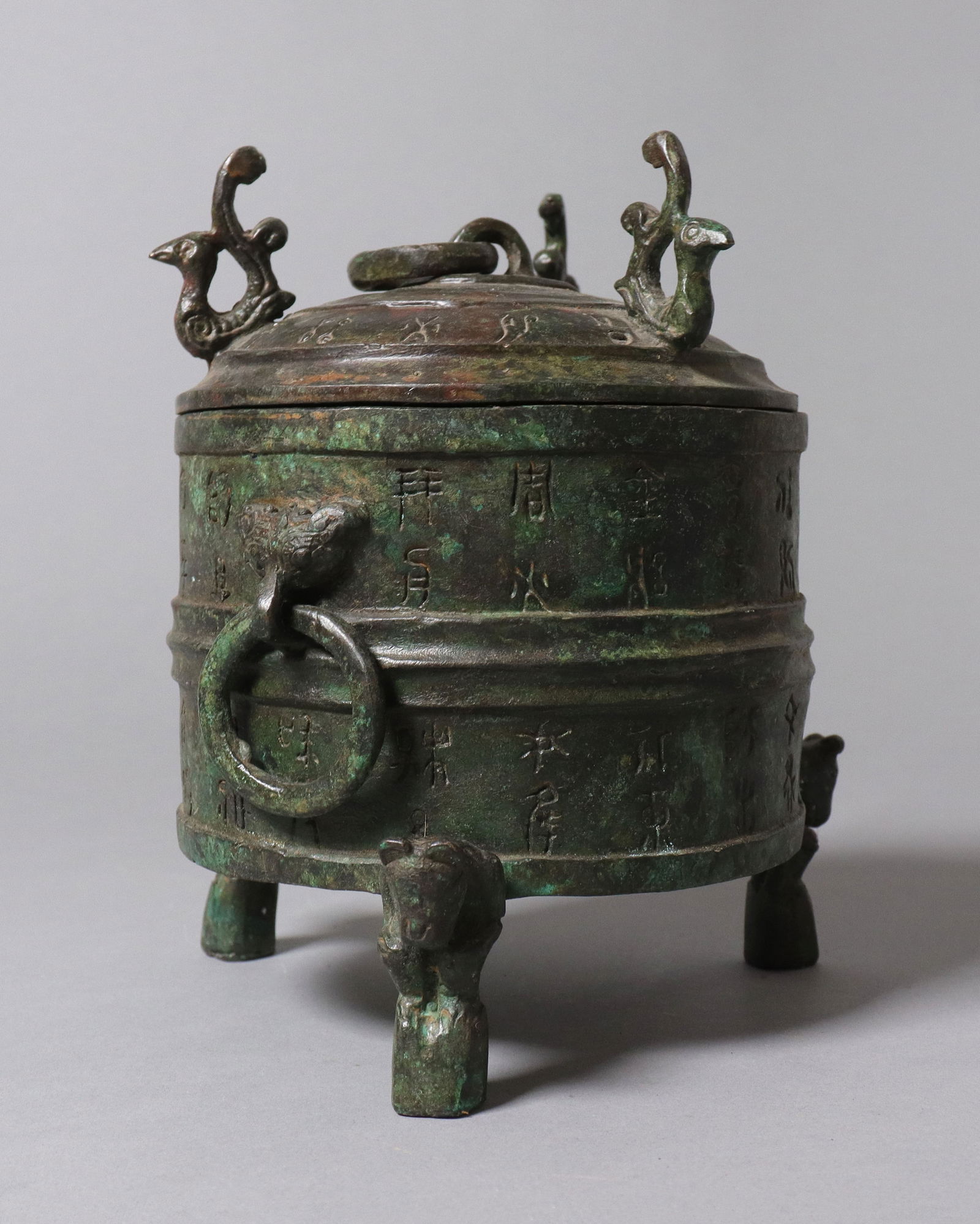 Chinese bronze lidded pot (1 of 6)
