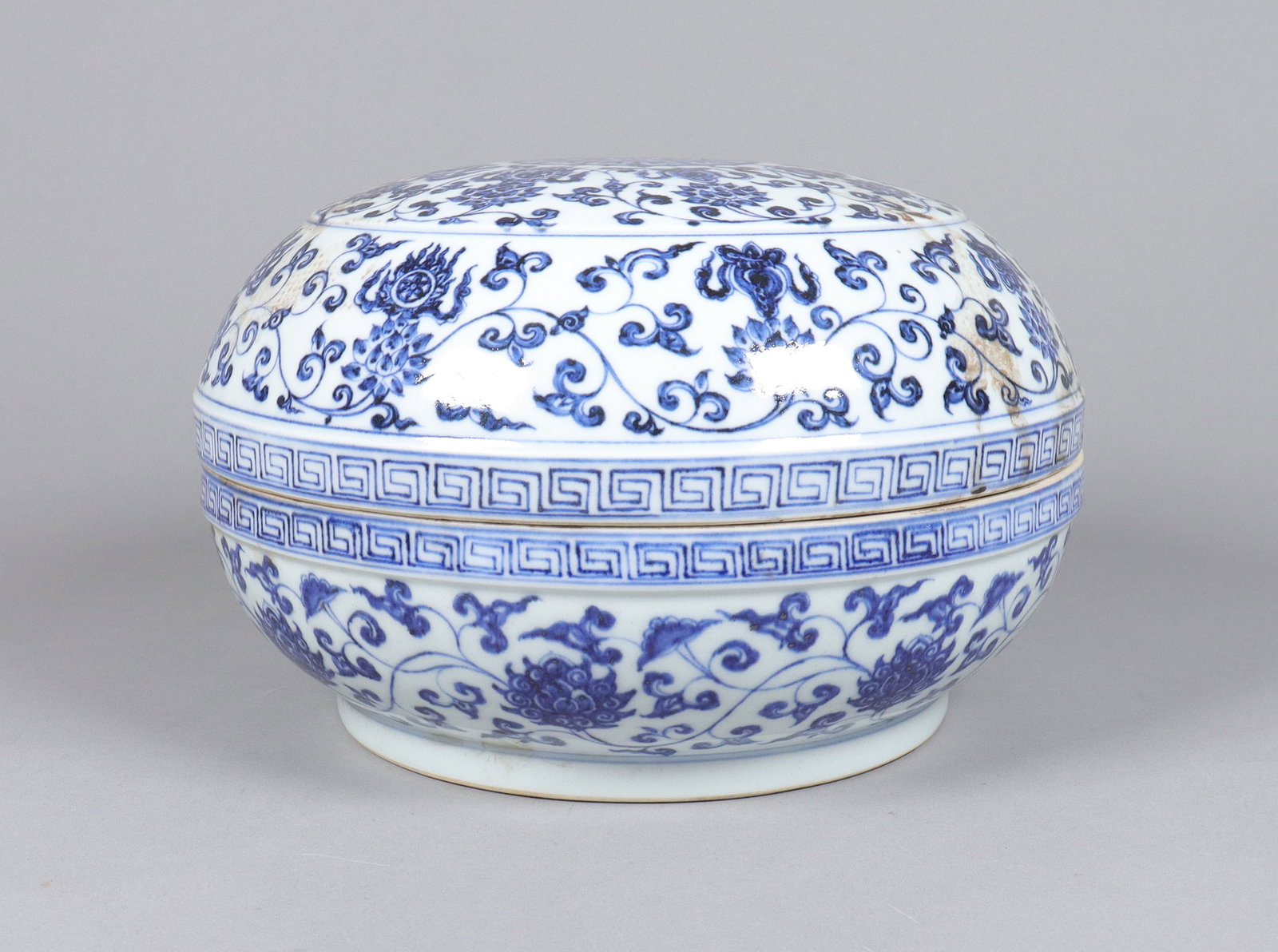 Chinese large blue and white lidded box (1 of 6)