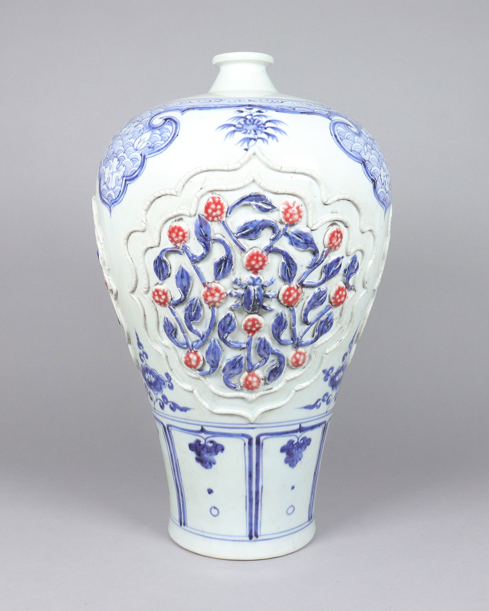 Chinese massive carved b/w vase (1 of 6)