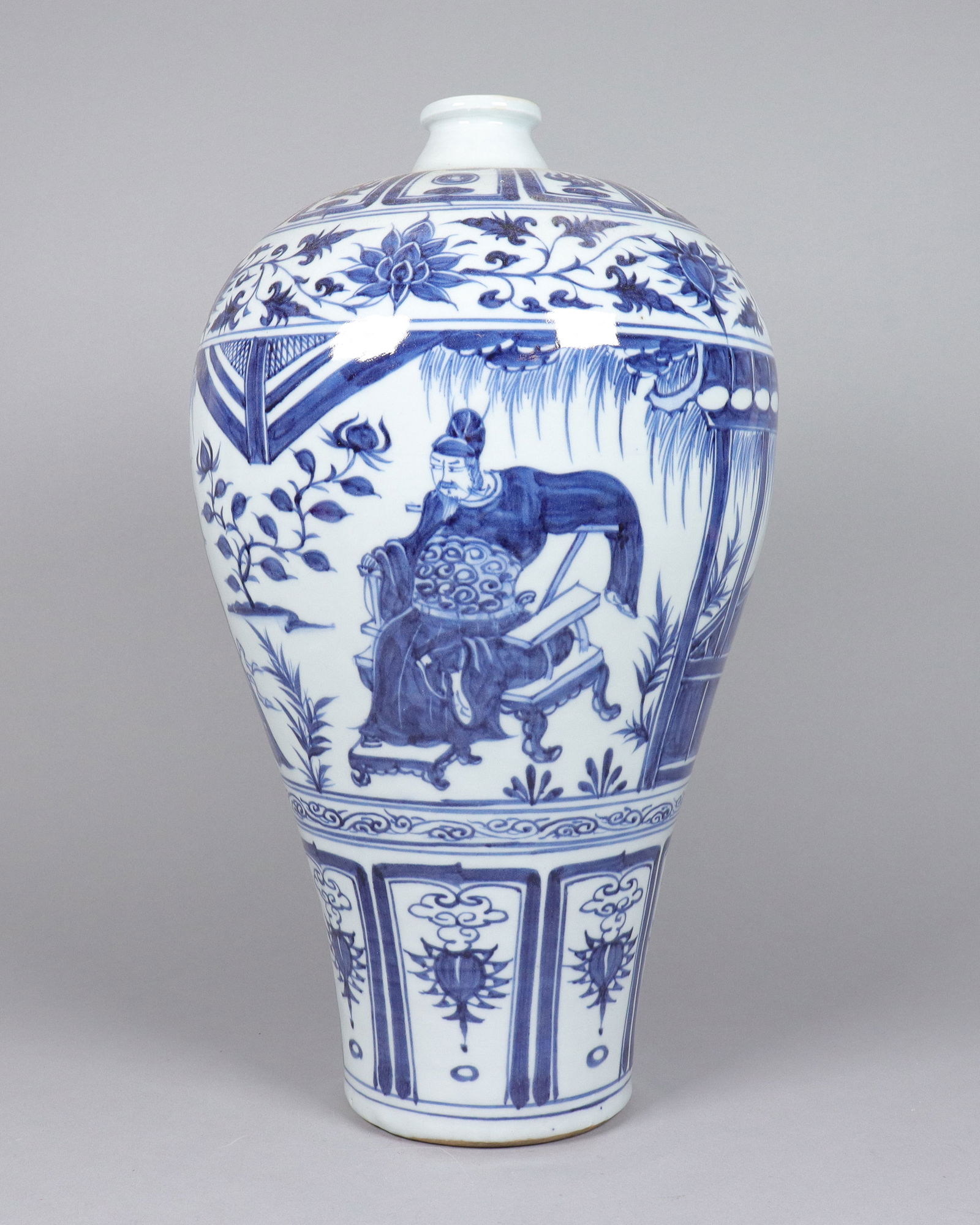 Chinese tall b/w fine vase (1 of 6)