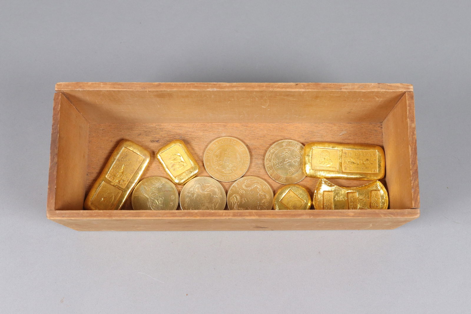 Lots Chinese ingots and coins ungraded (1 of 7)