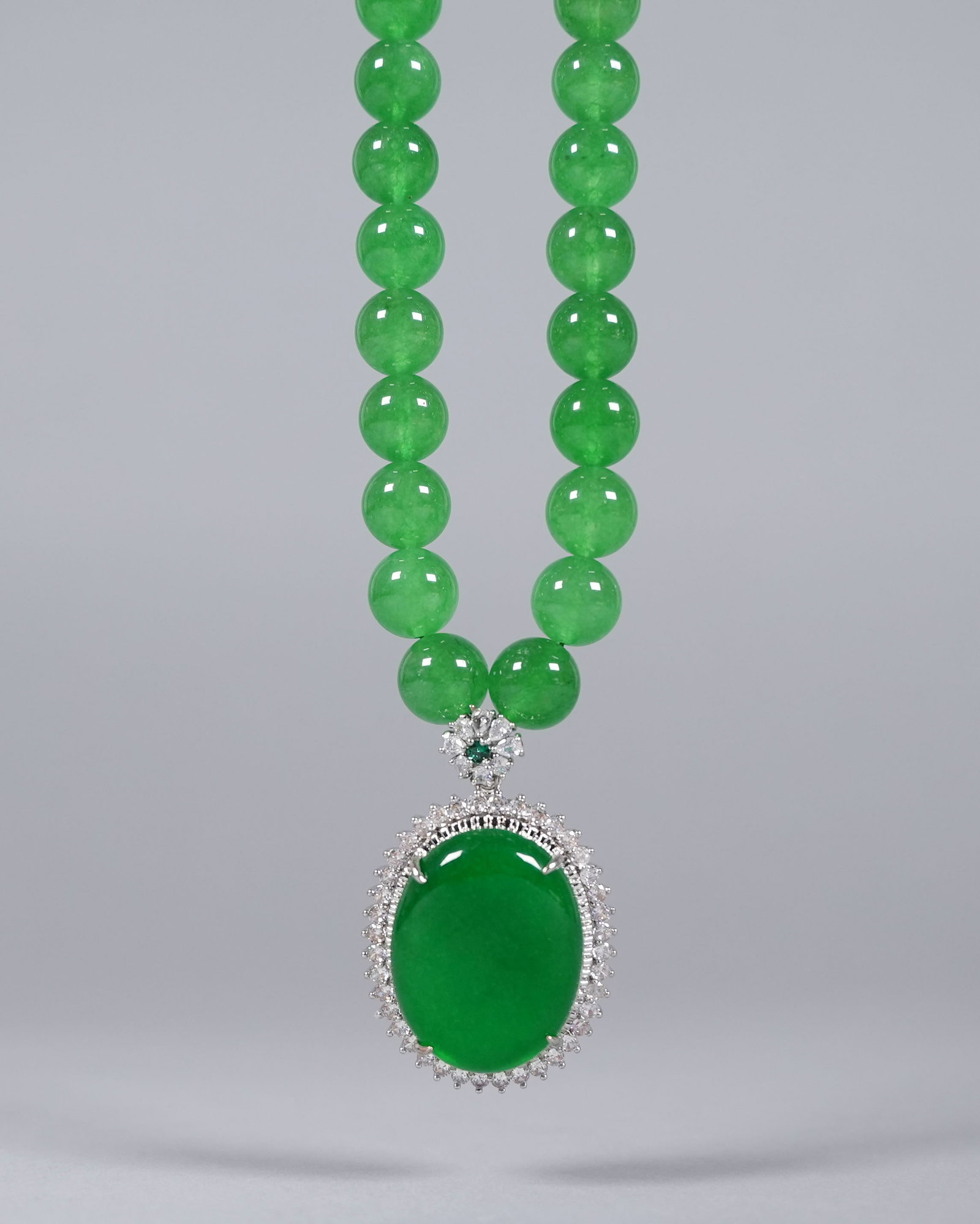 Chinese apple green fine necklace: Chinese apple green fine necklace.