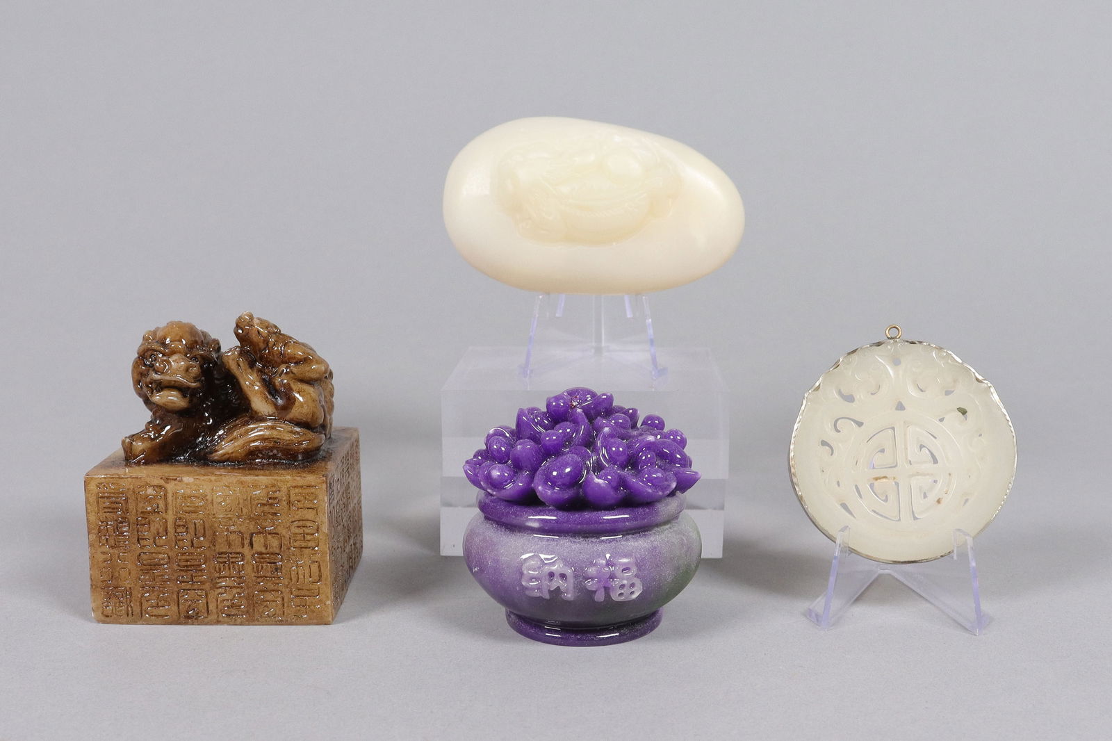 Lots Chinese carvings (1 of 6)