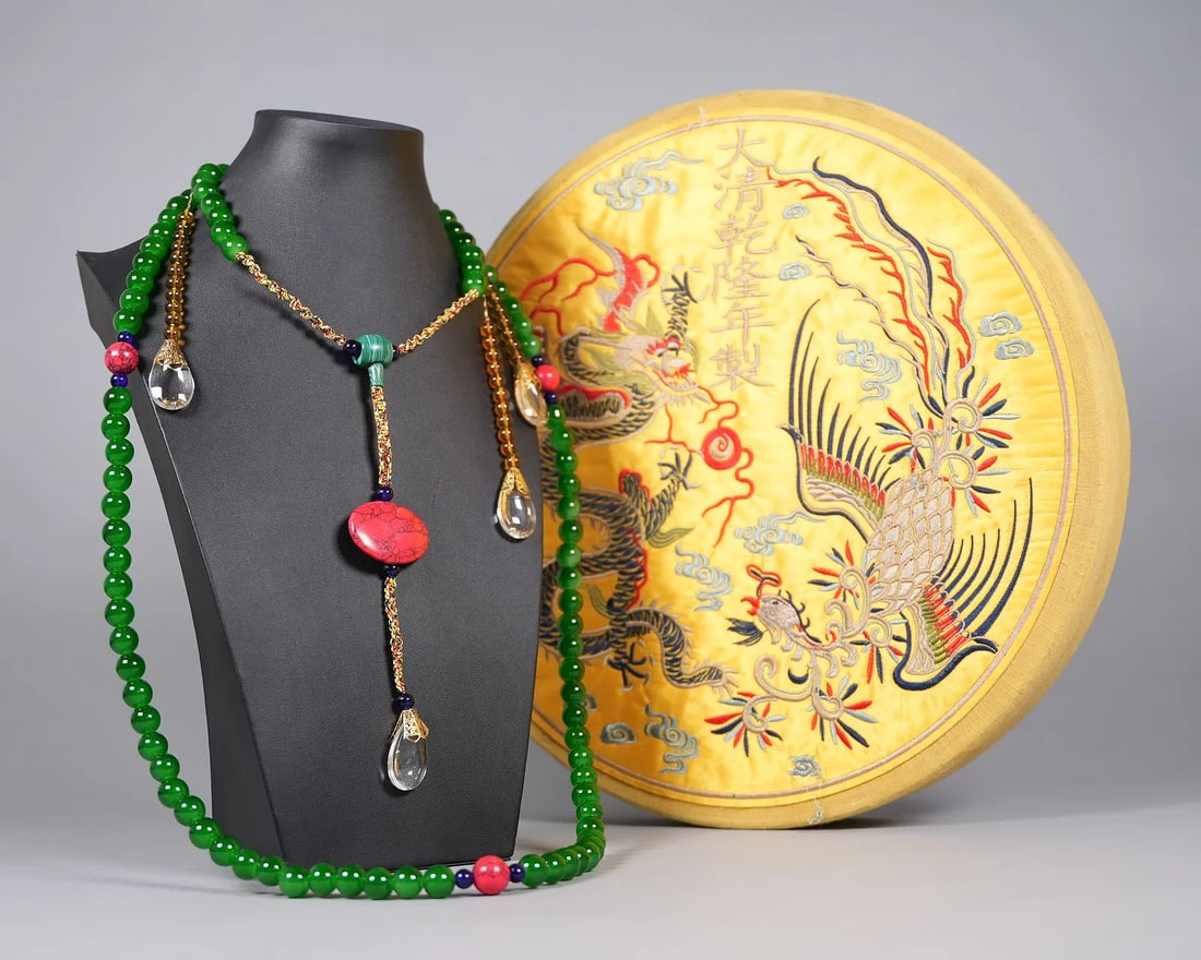 Chinese apple green beads with box (1 of 5)