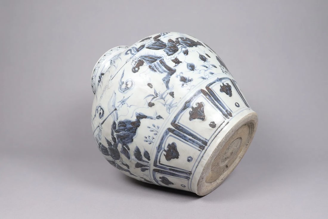 Chinese large b/w handled vase - 5