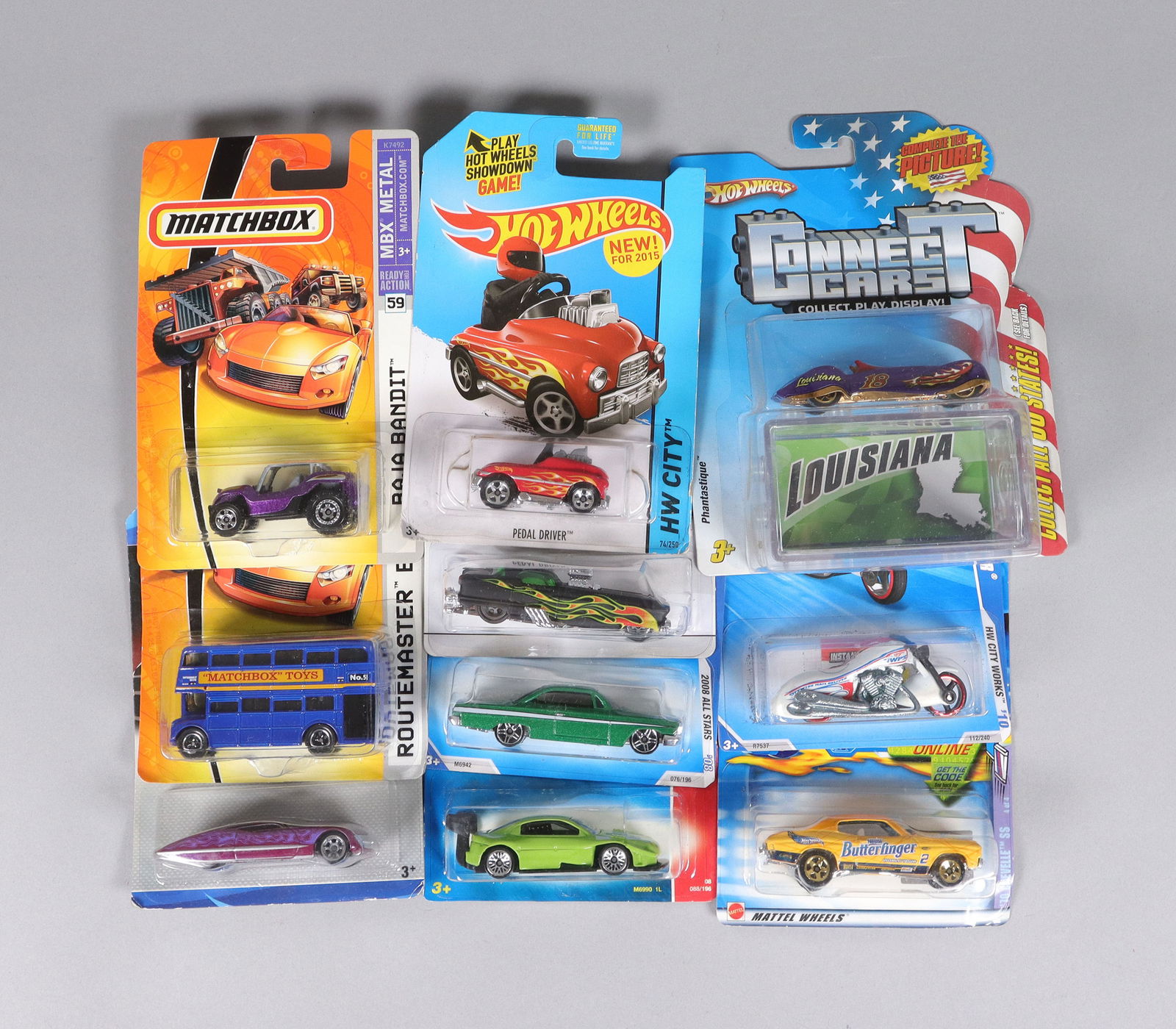 Lots vintage toy car figures in box: Lots toy car figures in box.