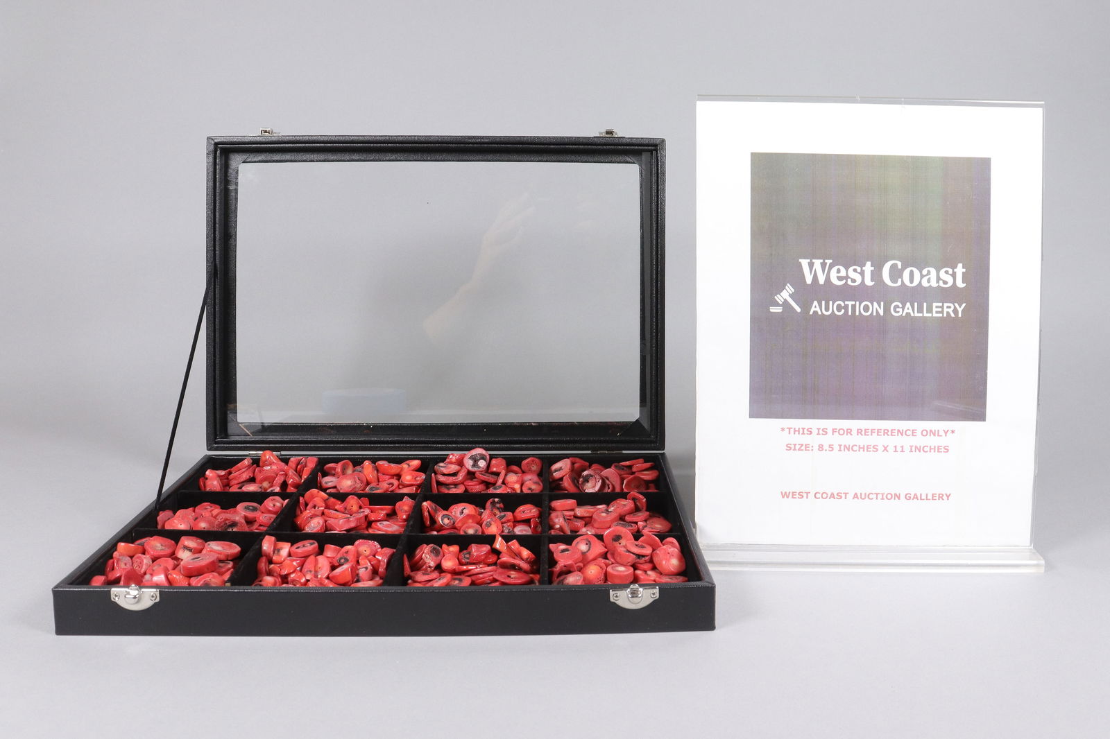 Lots coral items in box - 2