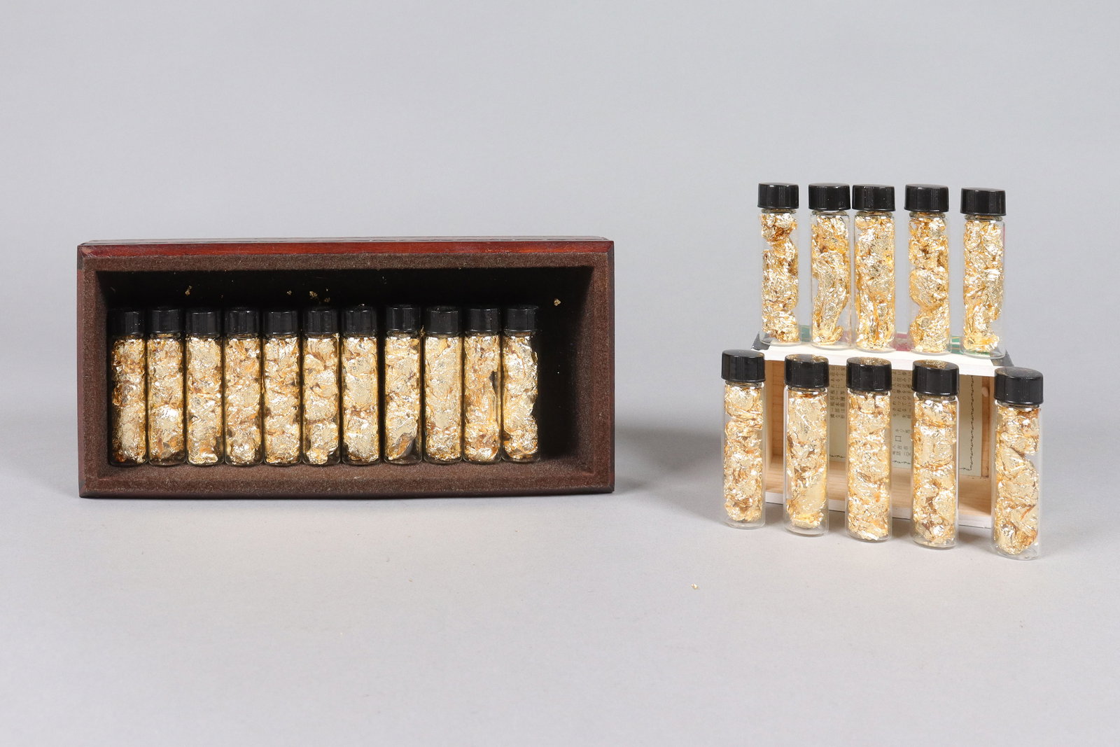 Lots gold flakes ungraded: Lots gold flakes, ungraded or did not authenticate. All sales are final. No return.