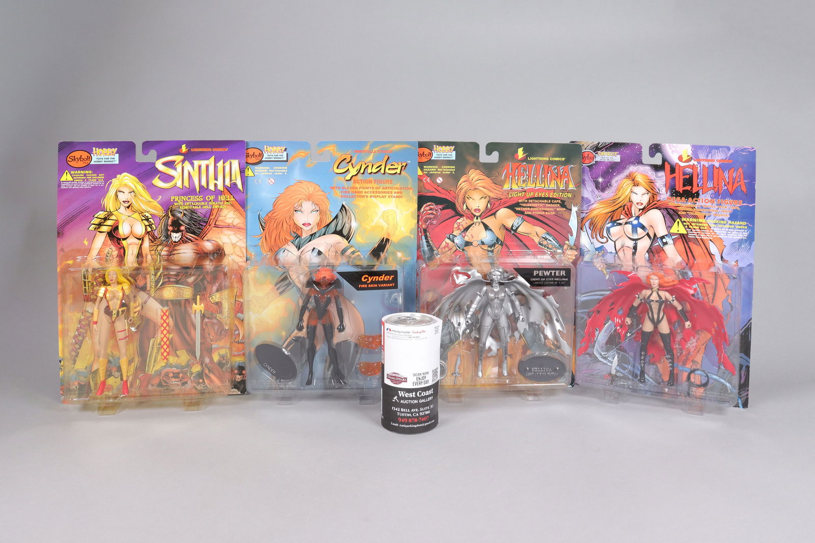 Lots action figures in box - 2