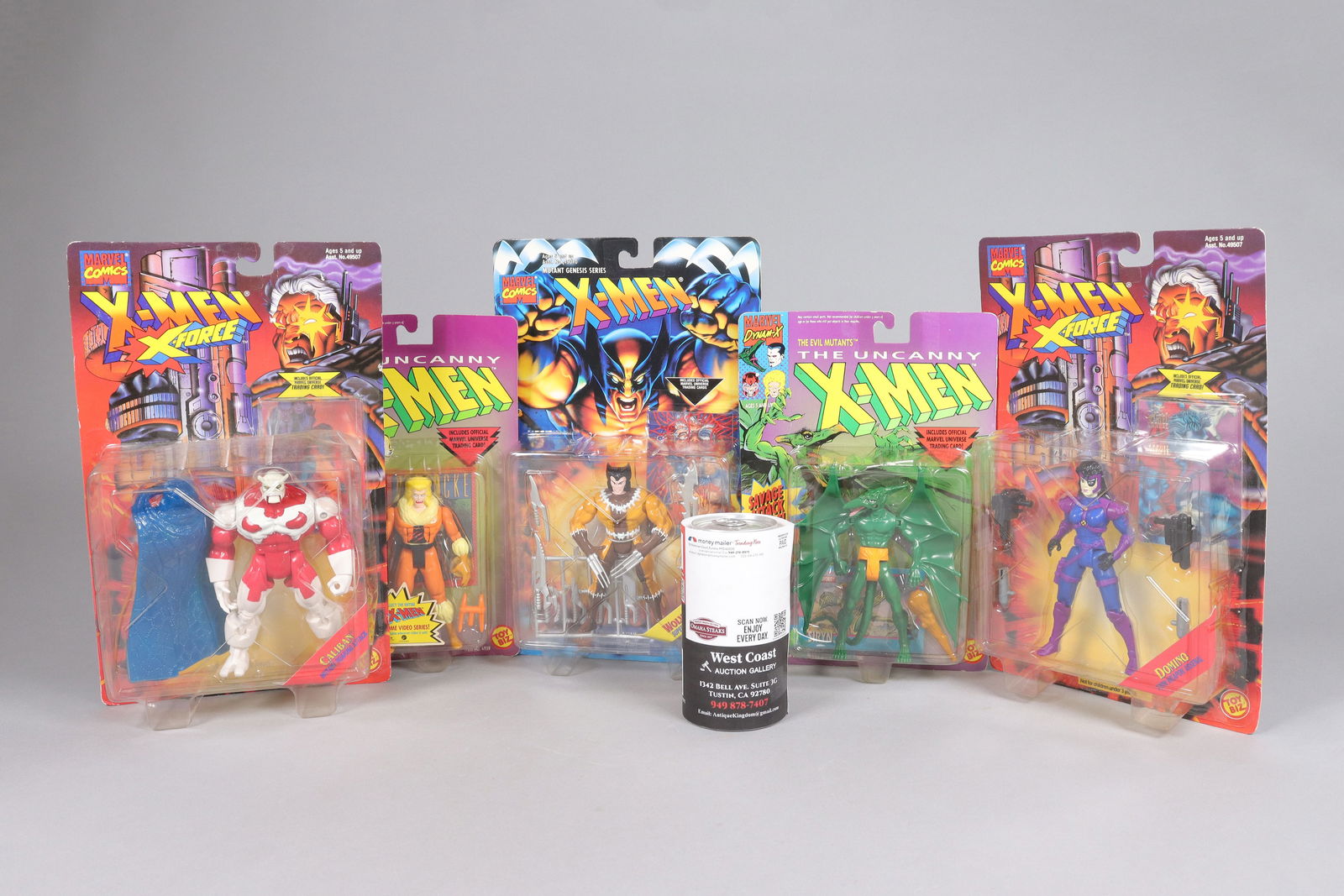 Lots action figures in box - 2