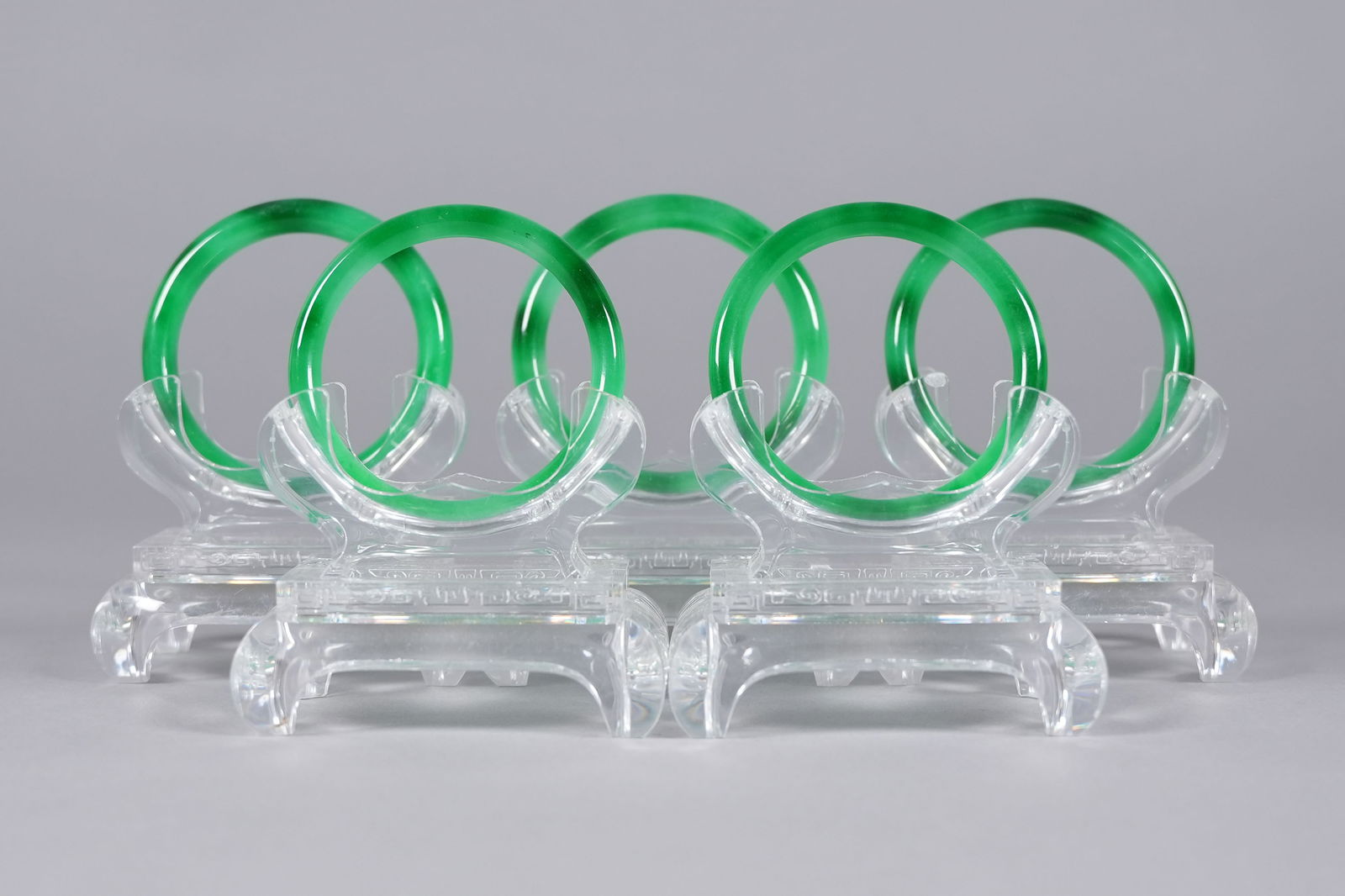 Lots apple green bangles: Lots apple green fine bangles.