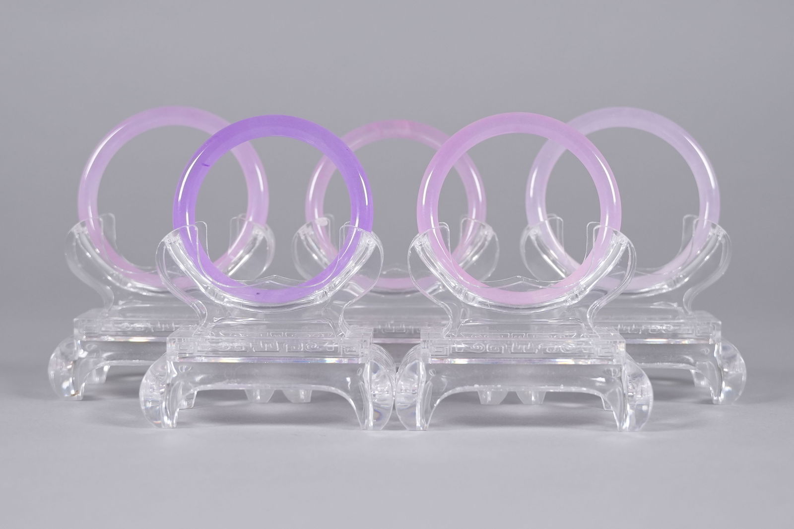 Lots Chinese fine bangles: Lots Chinese fine bangles.