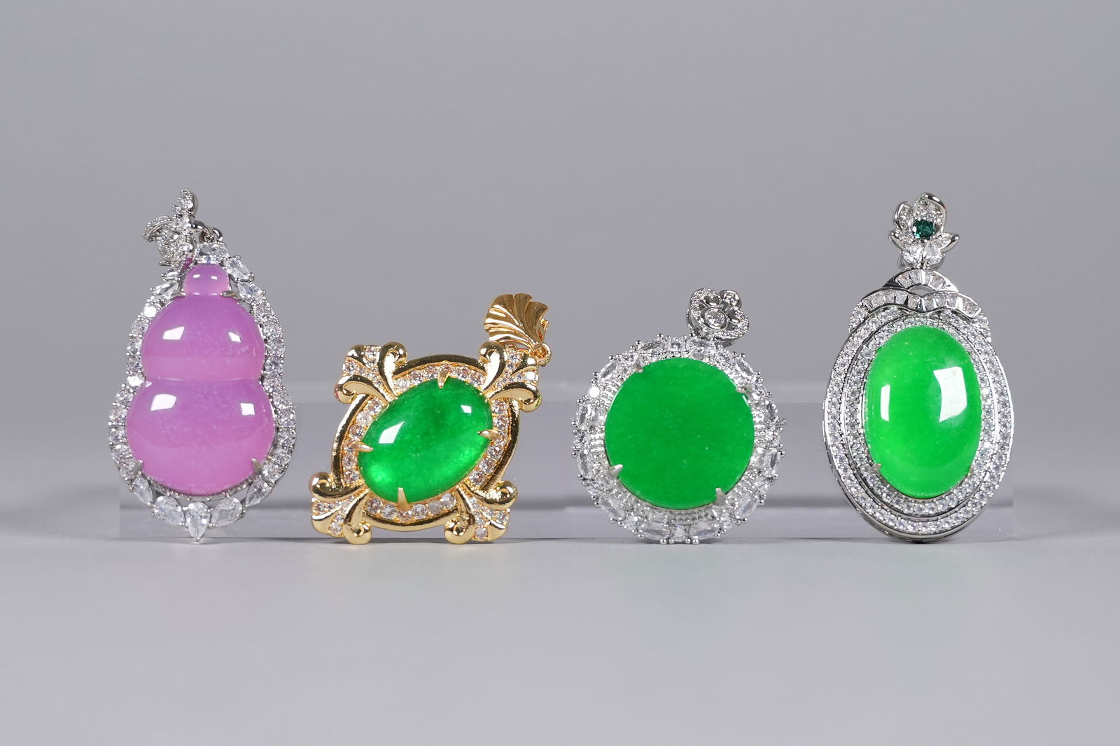 Lots Chinese fine pendants: Lots Chinese fine pendants.