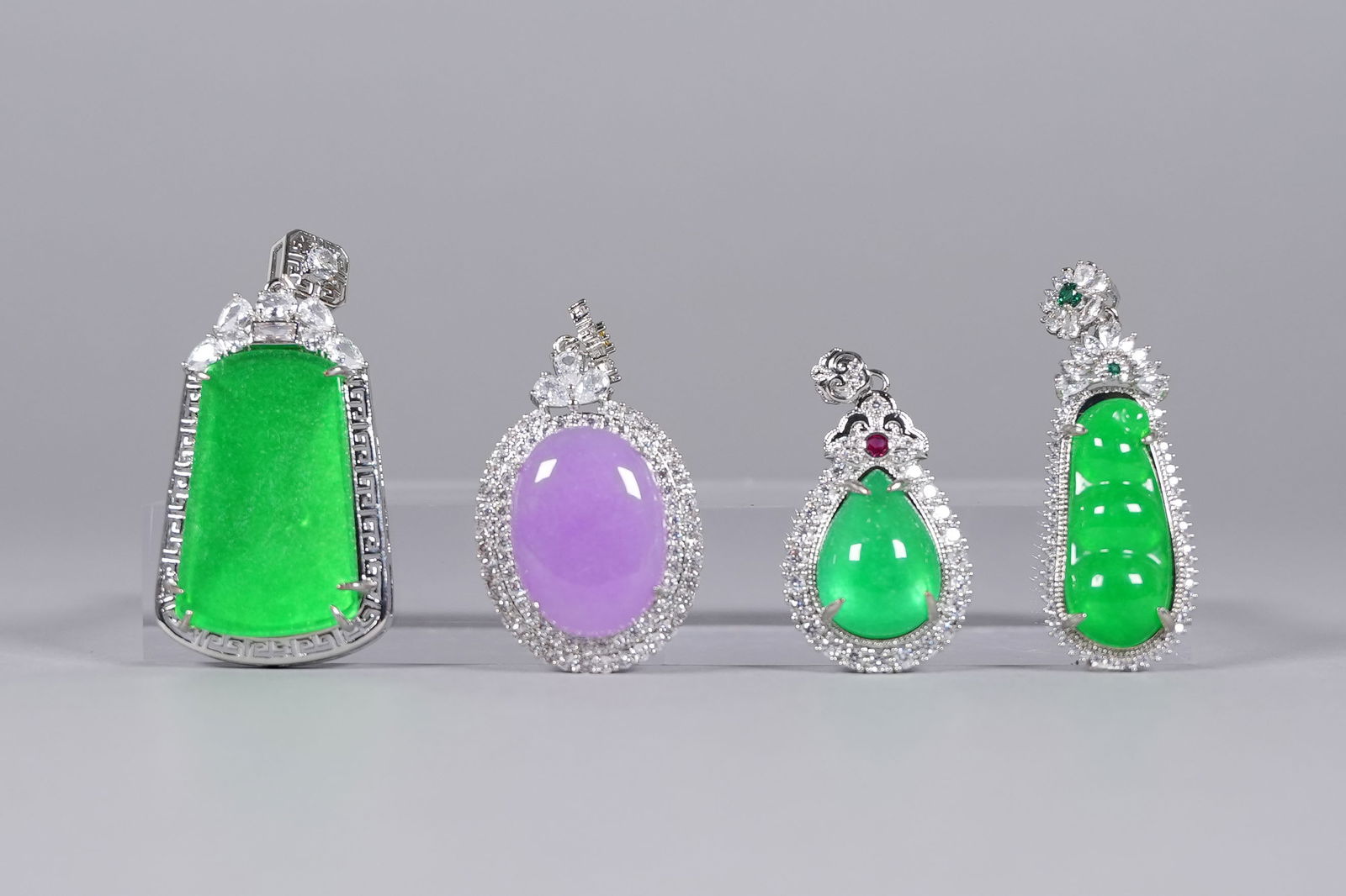 Lots Chinese fine pendants: Lots Chinese fine pendants.