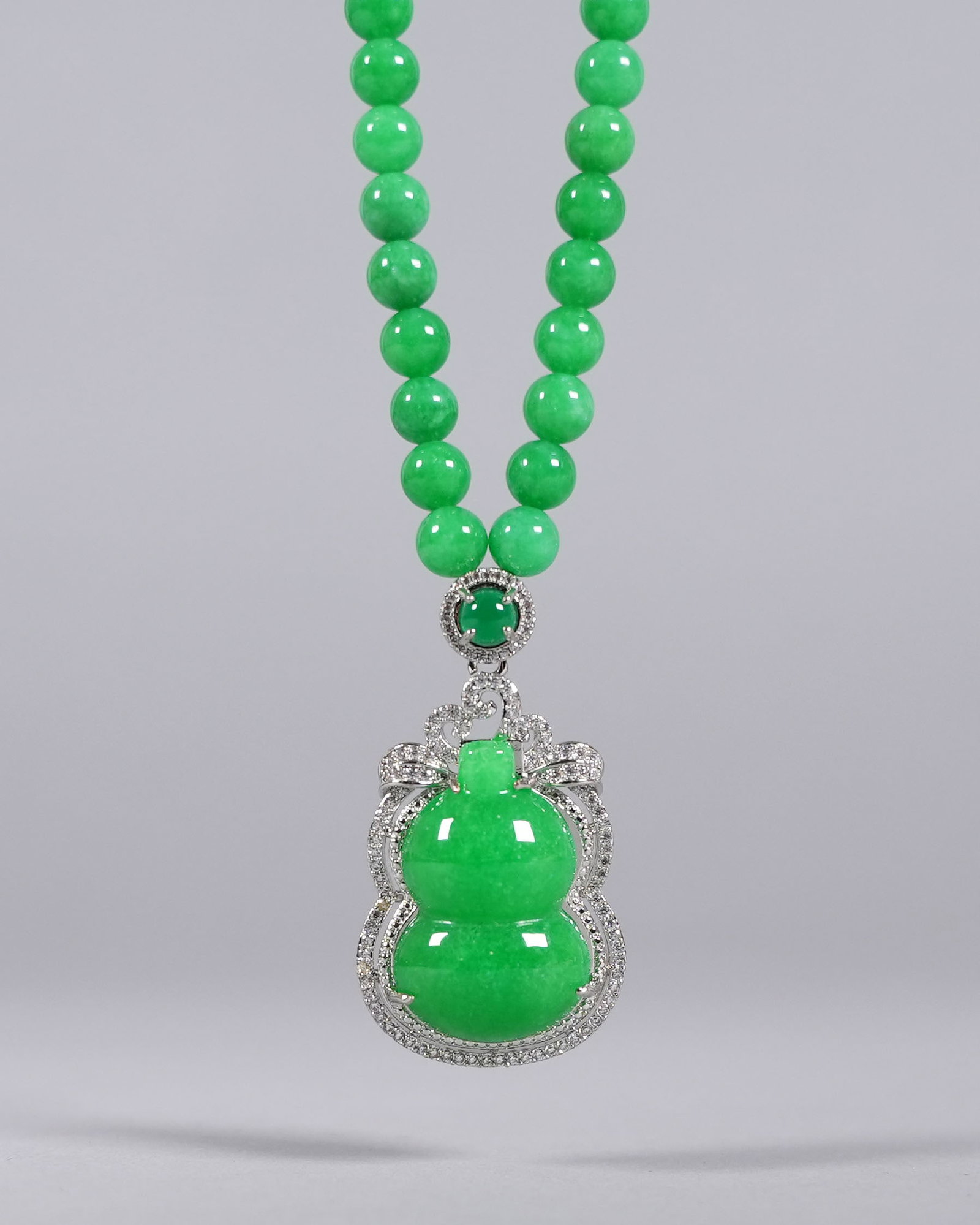 Chinese apple green fine necklace: Chinese apple green fine necklace.