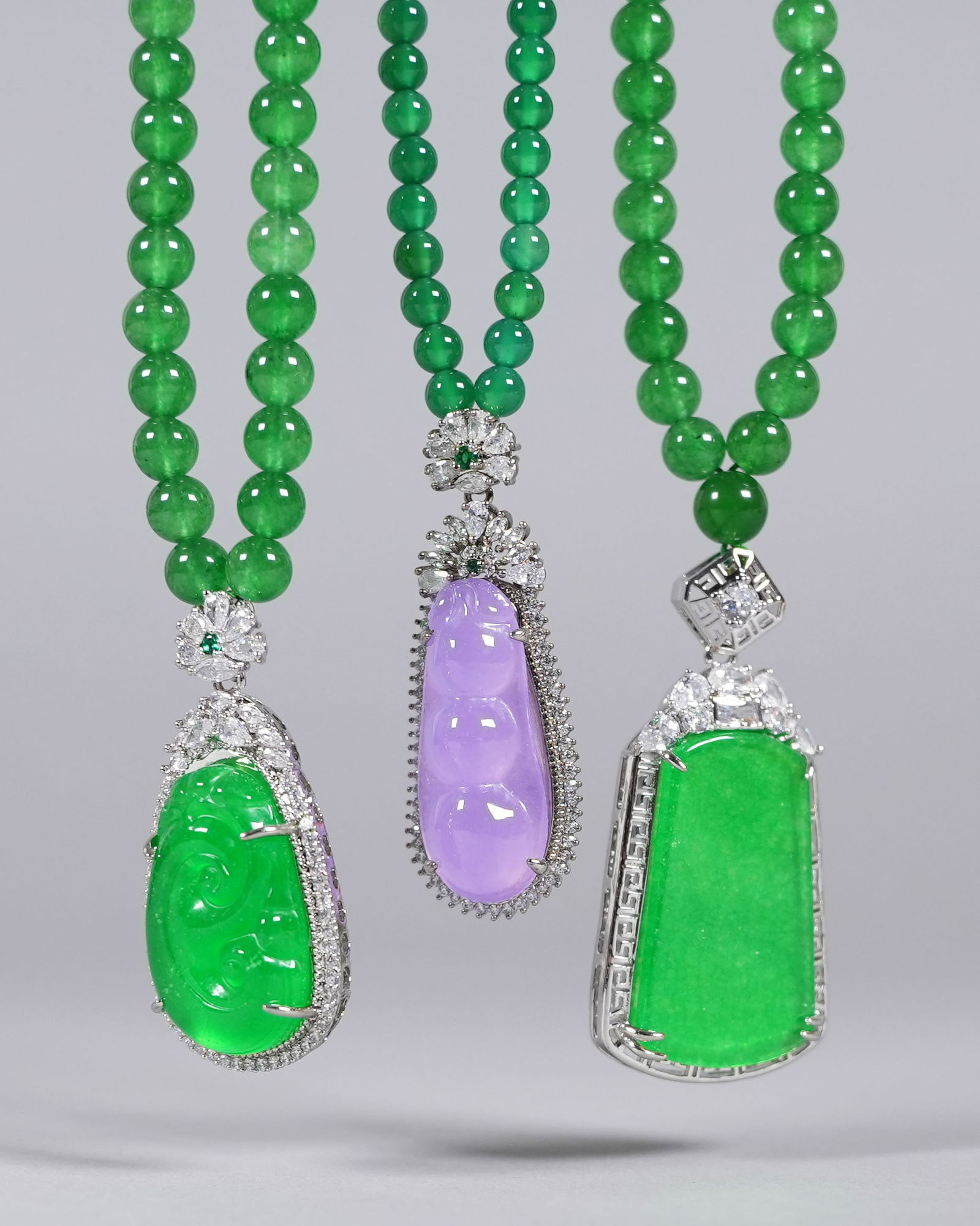 Lots Chinese fine necklace: Lots Chinese apple green necklace.