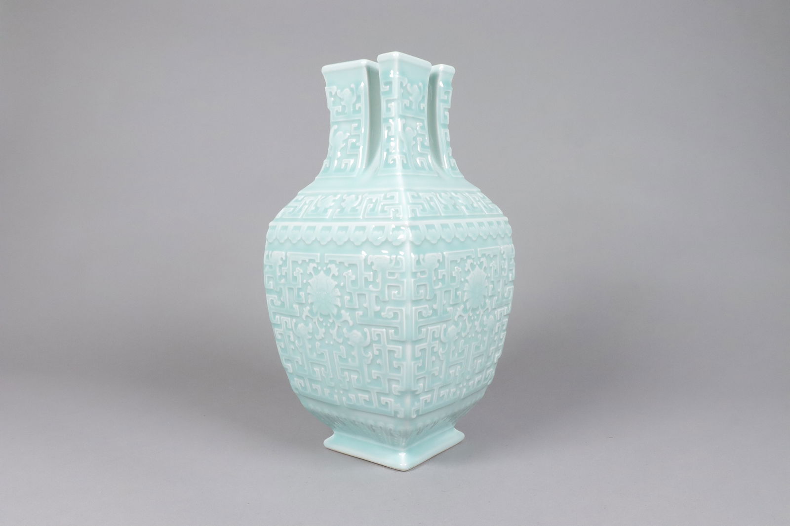 Chinese fine celadon vase - 4