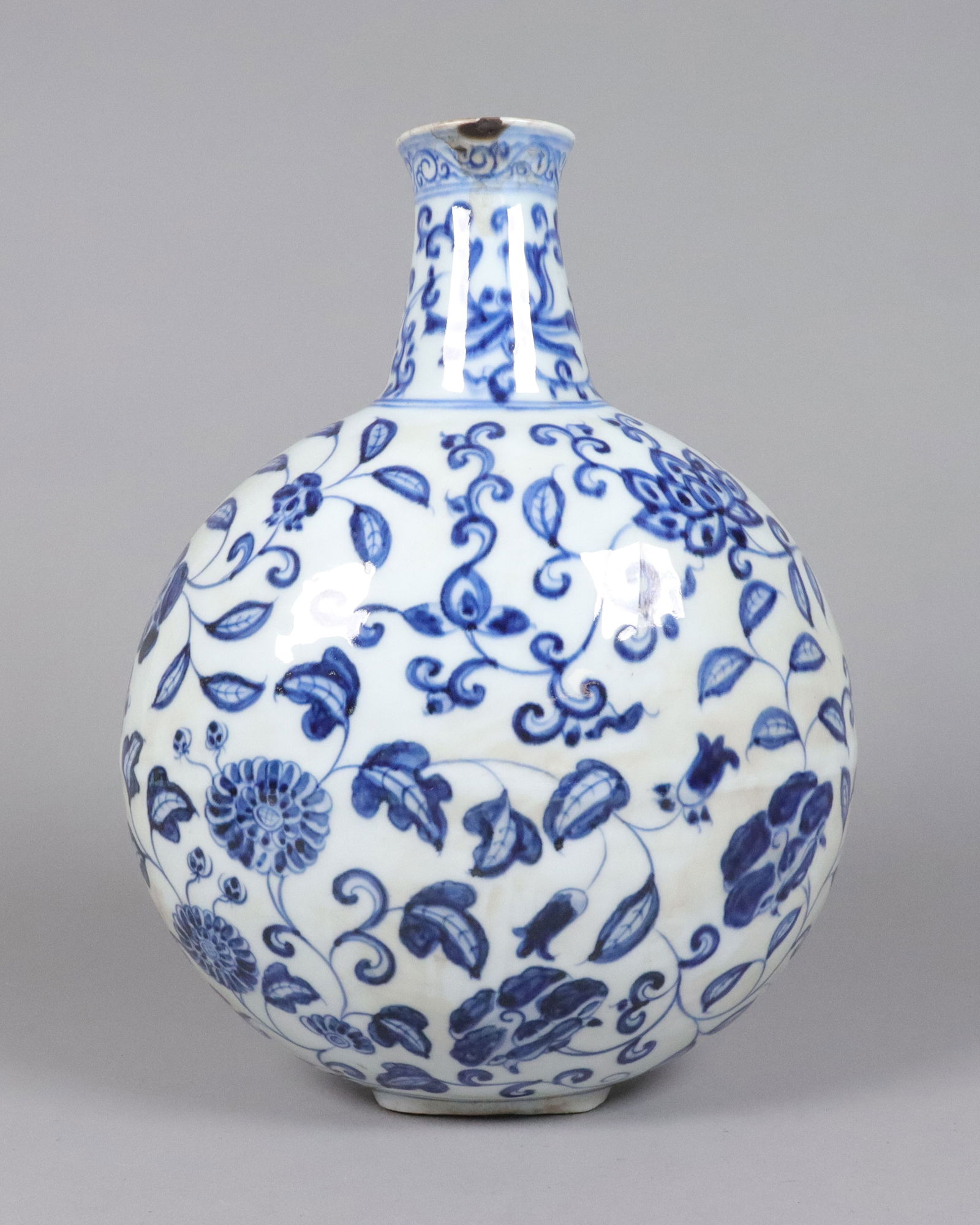 Chinese large b/w flask vase (1 of 6)