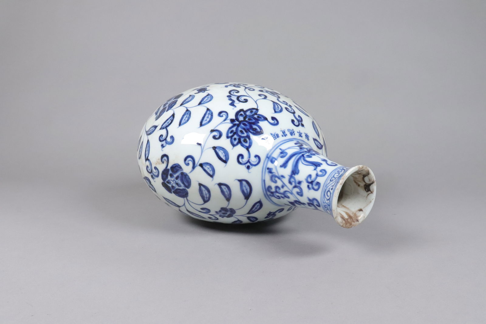 Chinese large b/w flask vase - 4