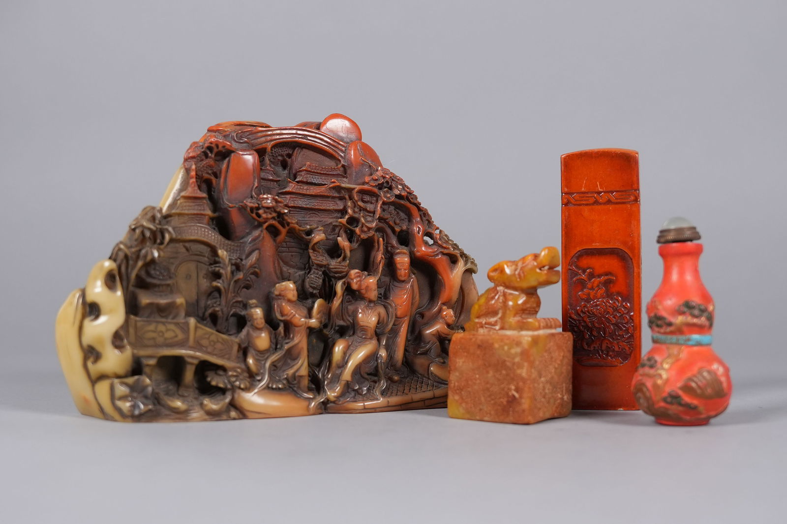 Lots Chinese fine carvings: Lots Chinese fine carvings.