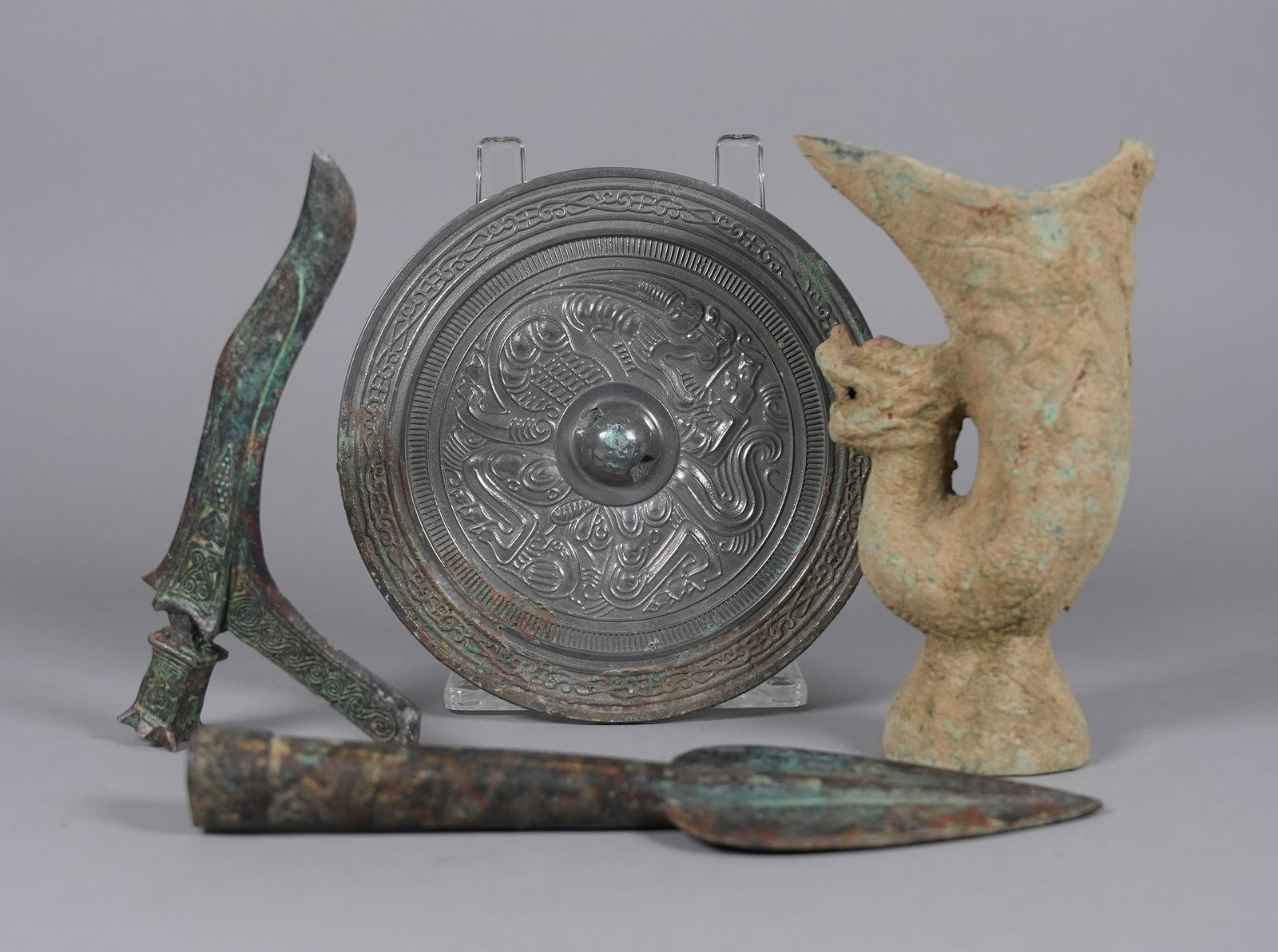 Lots Chinese bronze items: Lots Chinese fine bronze items. Largest H: 4.2" x W: 7.6."