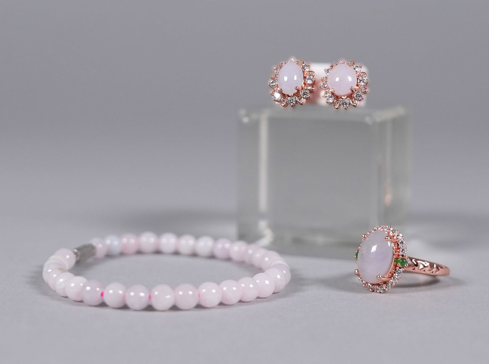 Lots Chinese natural jadeite items: Lots Chinese natural jadeite items, hardware possible sterling. No guarantee on the hardware.