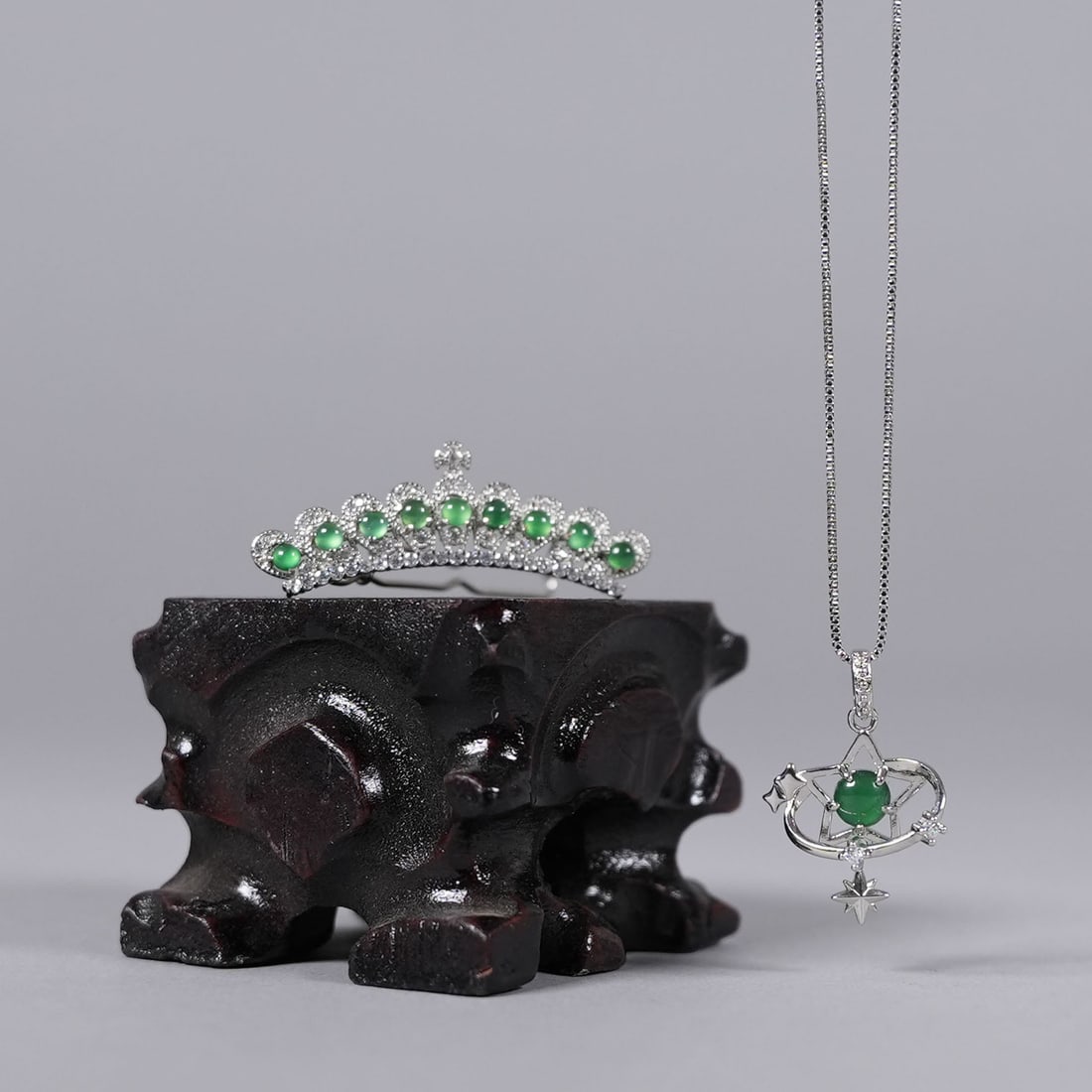 Lots Chinese estate sterling natural jadeite items: Lots Chinese sterling natural jadeite items.