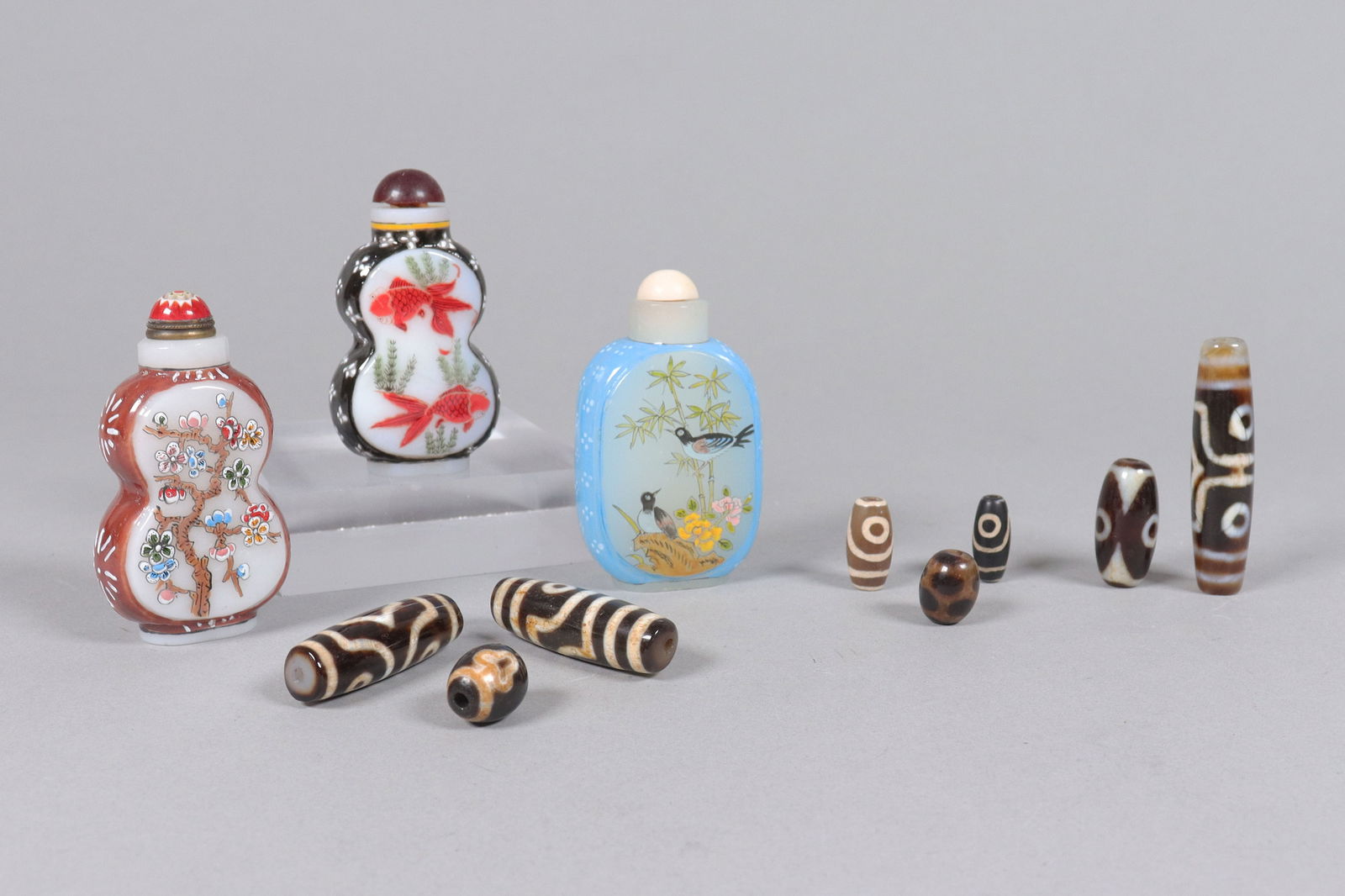 Lots Tibetan dzi beads and snuff bottles (1 of 8)