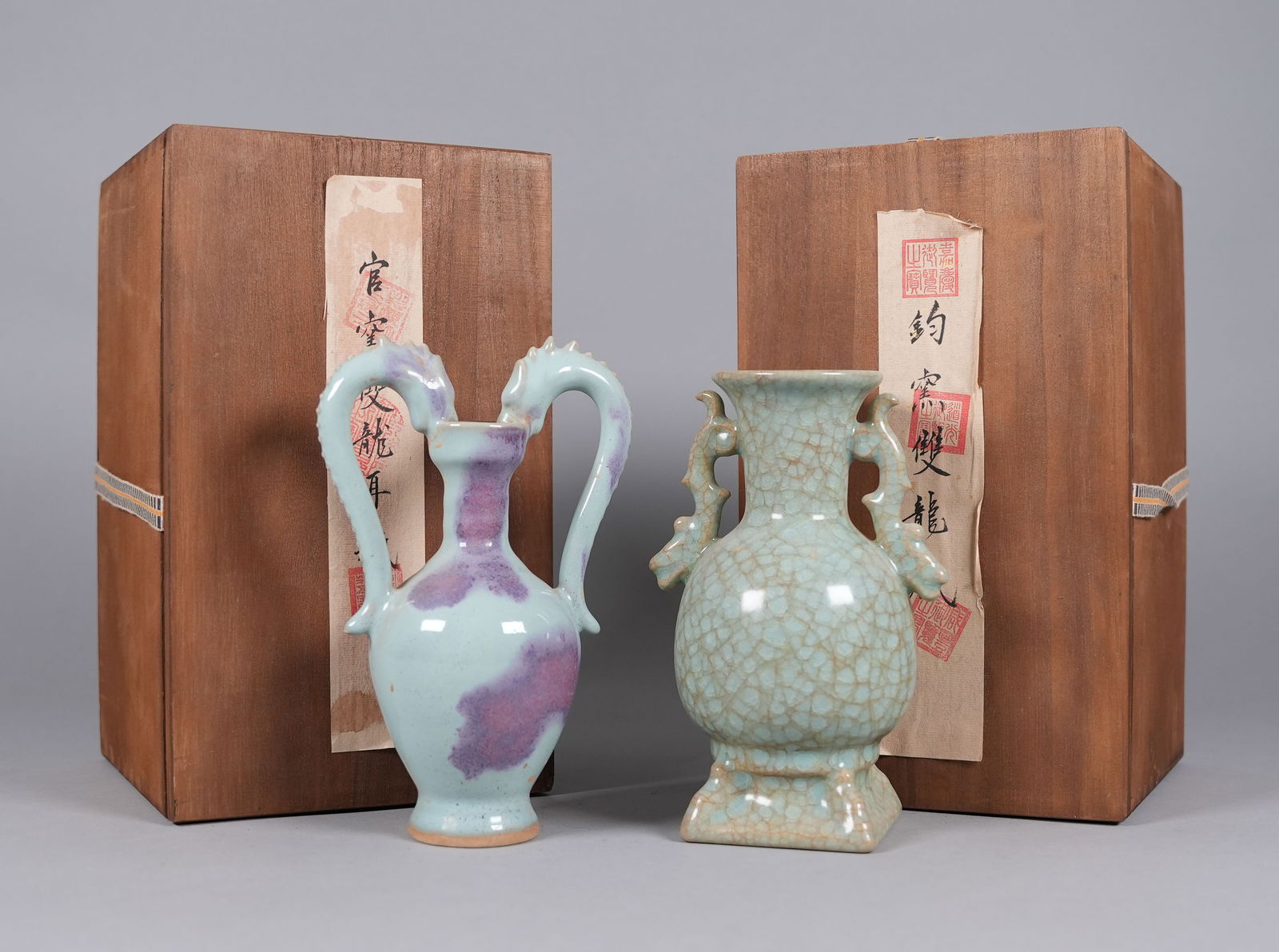 2 Chinese fine vase with wooden box (1 of 7)