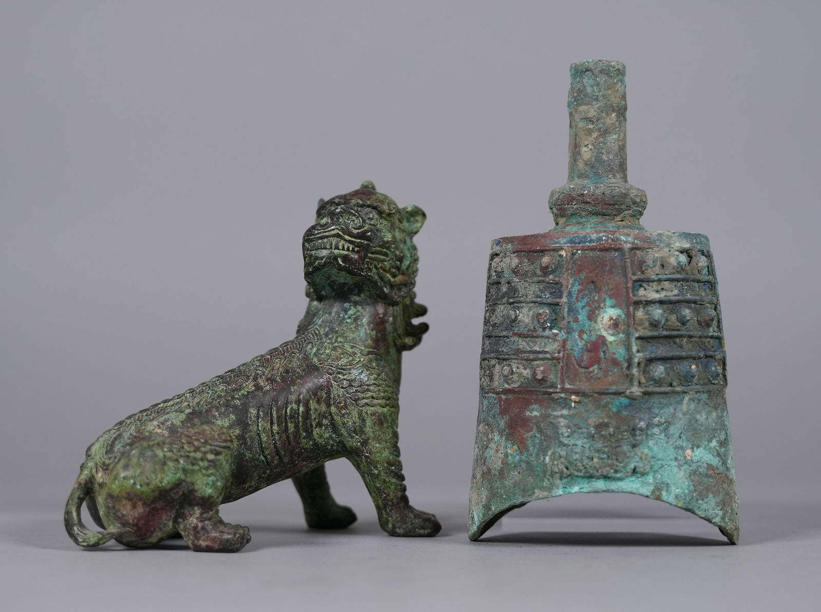 Lots Chinese bronze vessels: Lots Chinese fine bronze vessels. Largest H: 6.5" x W: 3.5."